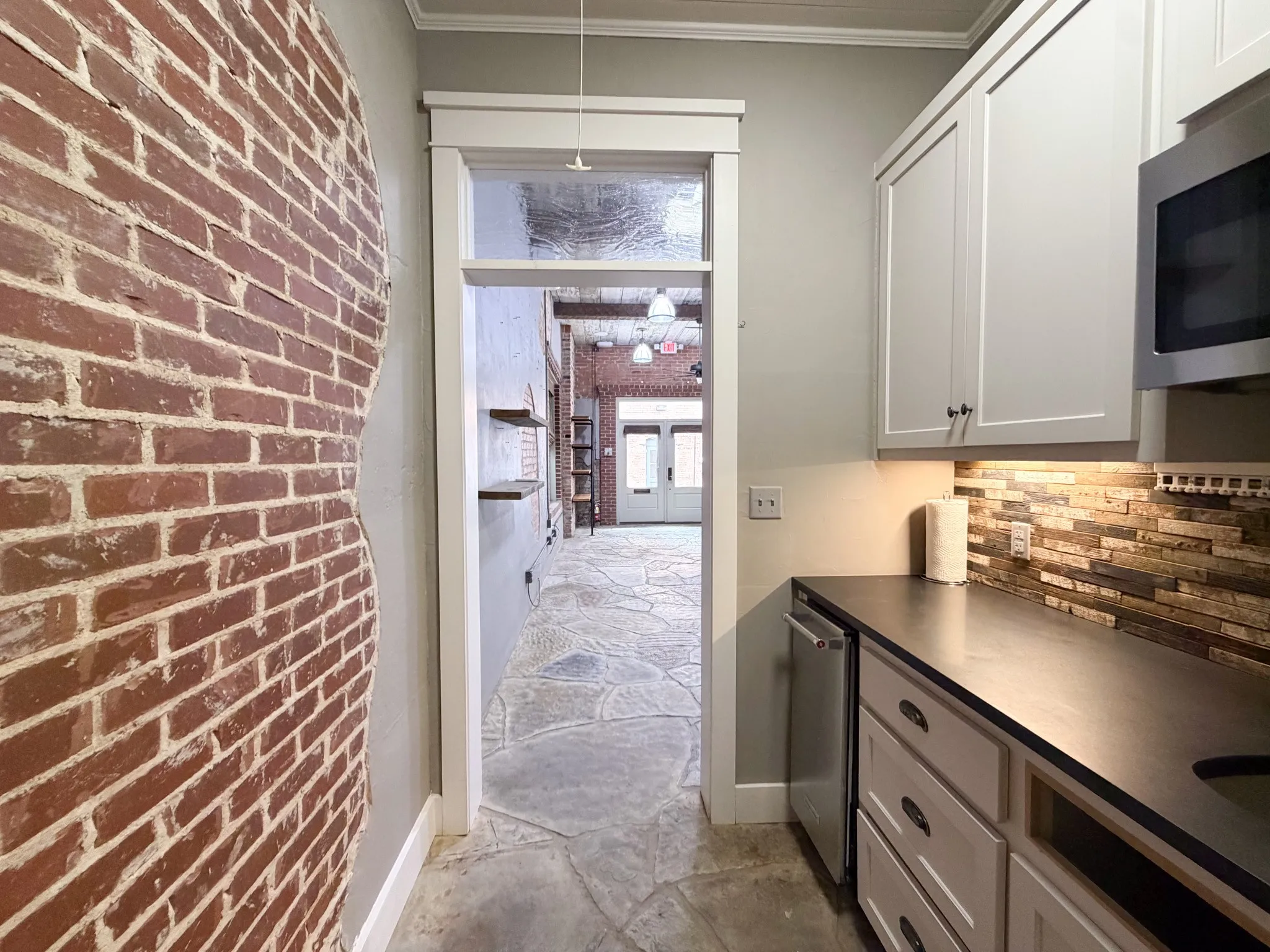 Office For Rent in Ellis County , 113 W Knox Street 300, Ennis, Texas 75119, 0, 0, Garage spaces, 0 Sqft, built in 1920, Preowned, Price $1,100, mls#21249914, Real Estate Agent in Ennis, Homes For Rent in Ellis county, Homes For Rent in Ennis, Realtor in Ennis Texas, Real Estate Brokerage Independent Realty Texas, Luminita Cordes Realtor