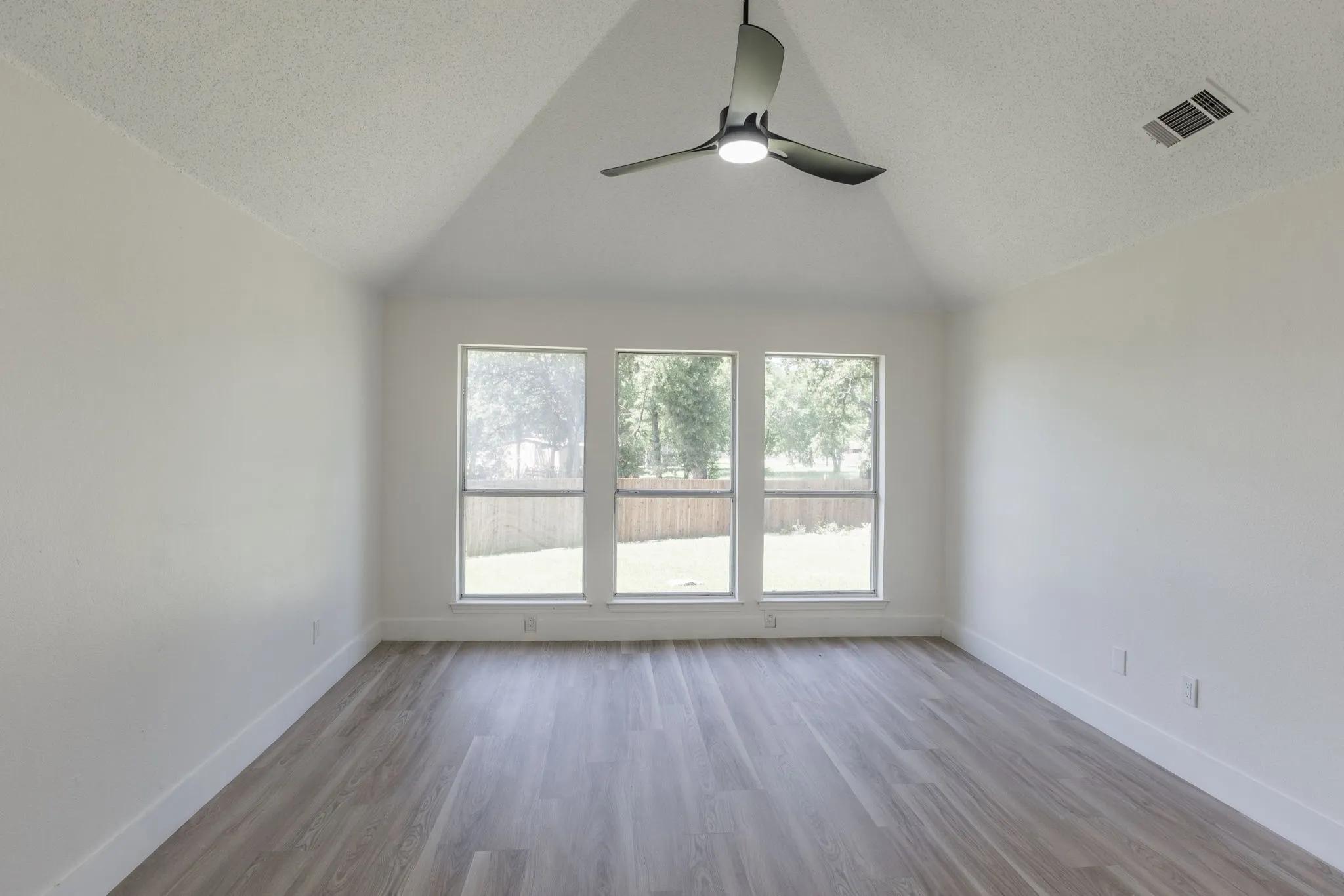 Vaulted ceiling accenting a contemporary ceiling fan