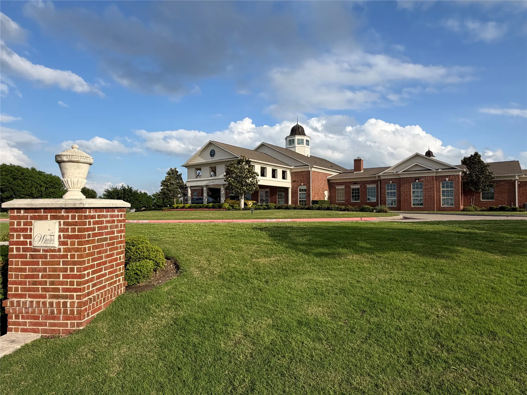 Enjoy the Community Pool, Clubhouse, Parks, Fitness Center and more. Wonderful HOA Events Such as Easter Egg Hunts, Bunco, Crawfish boil and Holiday Celebrations