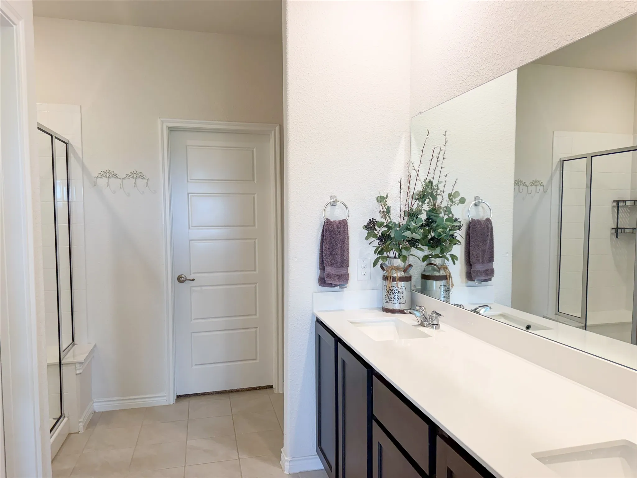 Ensuite Bath Boasting an Oversized Shower and a Generous Walk-In Closet