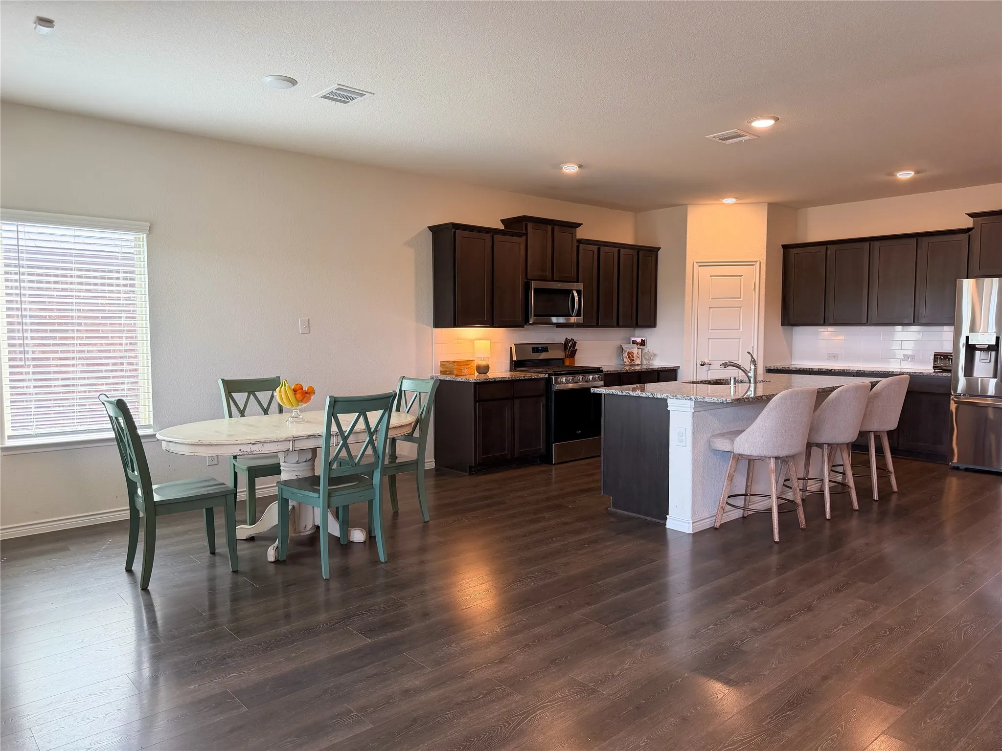 Dining to Kitchen