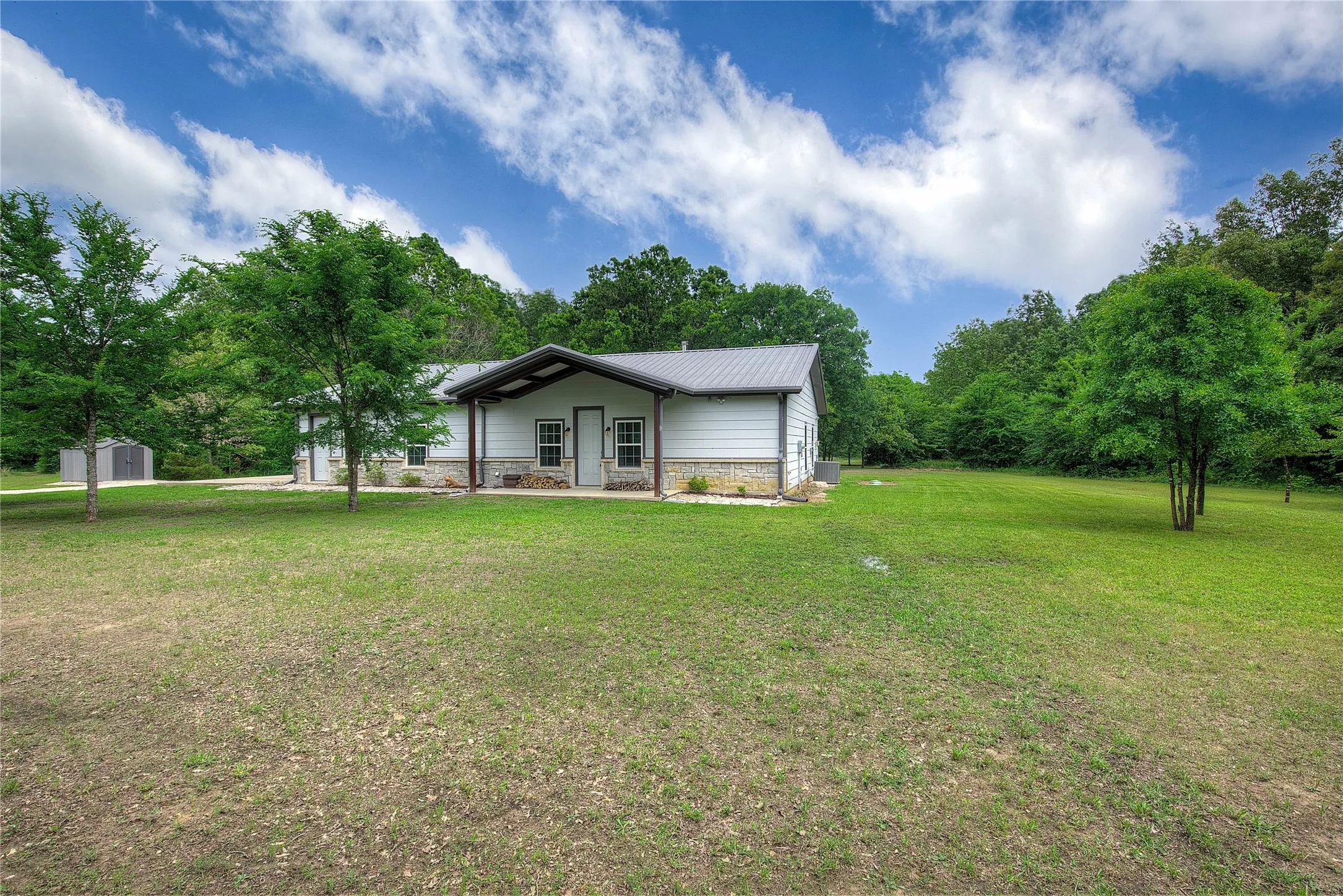Farm For Sale in Hopkins County , 1774 County Road 3562, Dike, Texas 75437, 3 Bedroom, 2 Bathroom, 2 Garage spaces, 1,894 Sqft, built in 2019, Preowned, mls#21247276, Real Estate Agent in Dike, Homes For Sale in Hopkins county, Homes For Sale in Dike, Realtor in Dike Texas, Real Estate Brokerage Independent Realty Texas, Luminita Cordes Realtor
