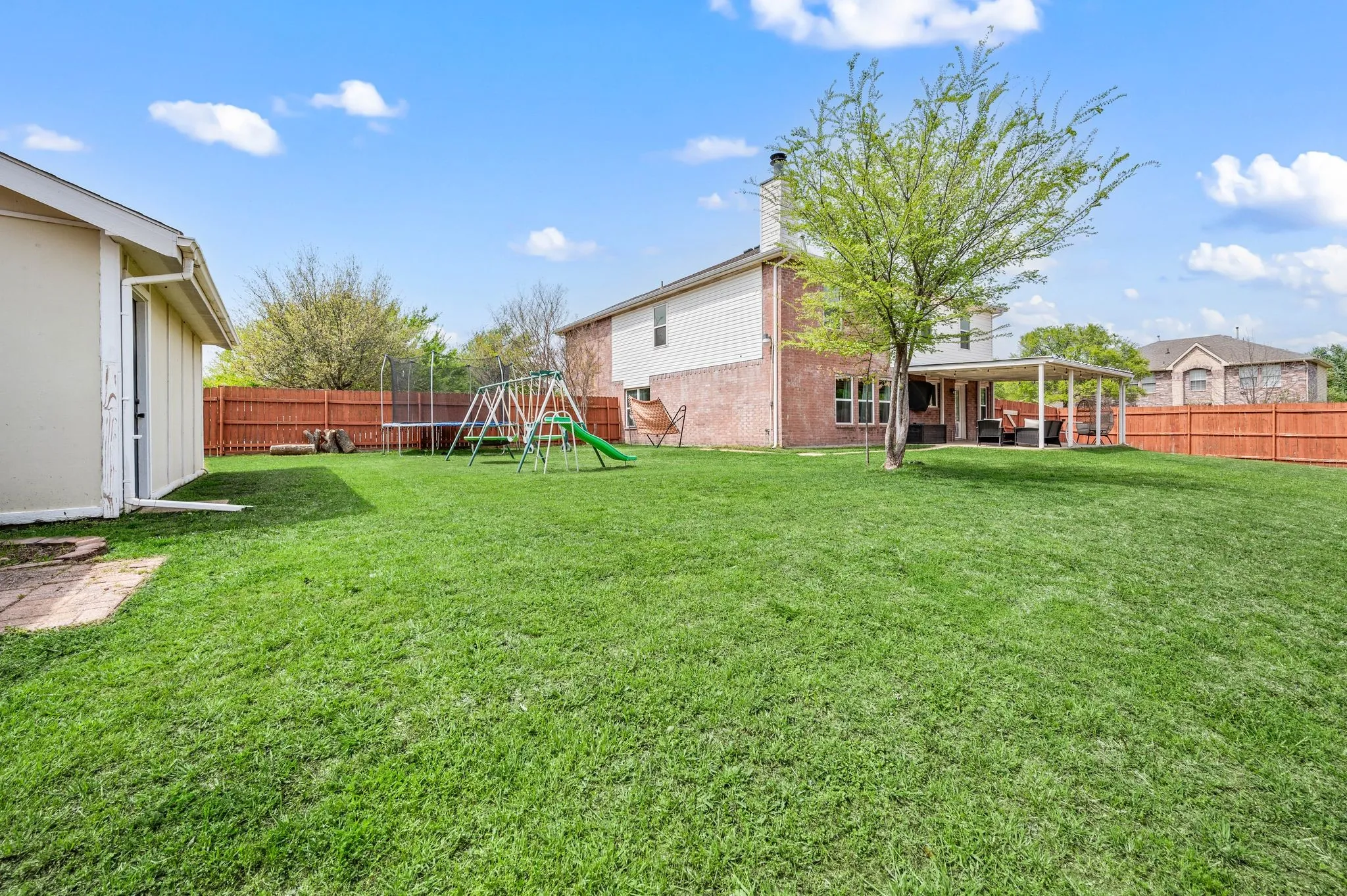 Single Family Residence For Sale in Denton County , 1040 Canyon Drive, Justin, Texas 76247, 4 Bedroom, 3 Bathroom, 3 Garage spaces, 3,095 Sqft, built in 2001, mls#21249993, Real Estate Agent in Justin, Homes For Sale in Denton county, Homes For Sale in Justin, Realtor in Justin Texas, Real Estate Brokerage Independent Realty Texas, Luminita Cordes Realtor