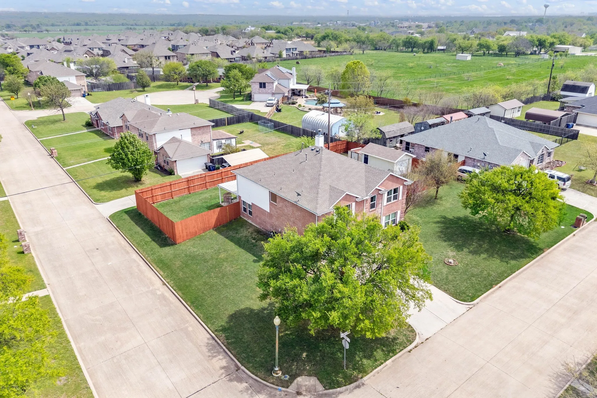 Single Family Residence For Sale in Denton County , 1040 Canyon Drive, Justin, Texas 76247, 4 Bedroom, 3 Bathroom, 3 Garage spaces, 3,095 Sqft, built in 2001, mls#21249993, Real Estate Agent in Justin, Homes For Sale in Denton county, Homes For Sale in Justin, Realtor in Justin Texas, Real Estate Brokerage Independent Realty Texas, Luminita Cordes Realtor