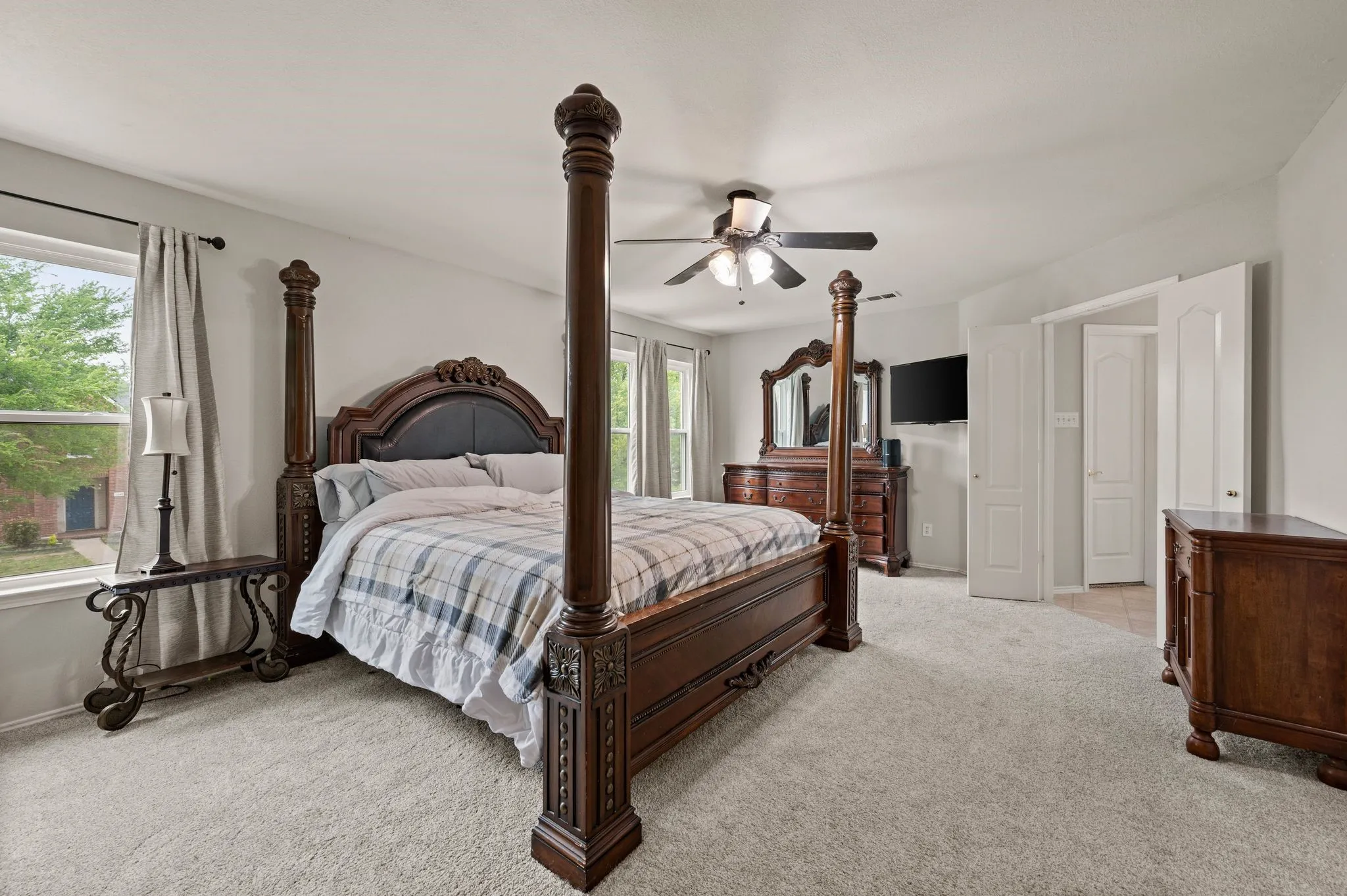 Single Family Residence For Sale in Denton County , 1040 Canyon Drive, Justin, Texas 76247, 4 Bedroom, 3 Bathroom, 3 Garage spaces, 3,095 Sqft, built in 2001, mls#21249993, Real Estate Agent in Justin, Homes For Sale in Denton county, Homes For Sale in Justin, Realtor in Justin Texas, Real Estate Brokerage Independent Realty Texas, Luminita Cordes Realtor