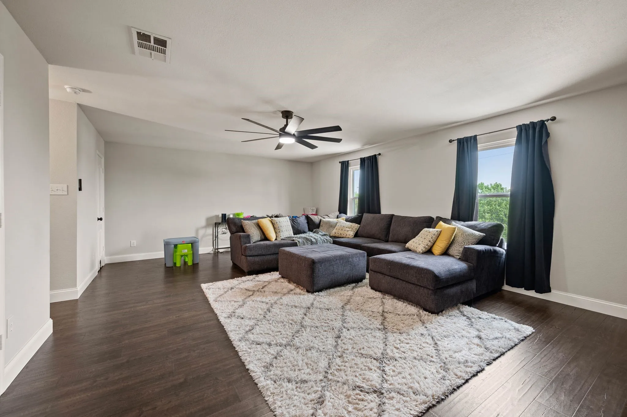 Single Family Residence For Sale in Denton County , 1040 Canyon Drive, Justin, Texas 76247, 4 Bedroom, 3 Bathroom, 3 Garage spaces, 3,095 Sqft, built in 2001, mls#21249993, Real Estate Agent in Justin, Homes For Sale in Denton county, Homes For Sale in Justin, Realtor in Justin Texas, Real Estate Brokerage Independent Realty Texas, Luminita Cordes Realtor