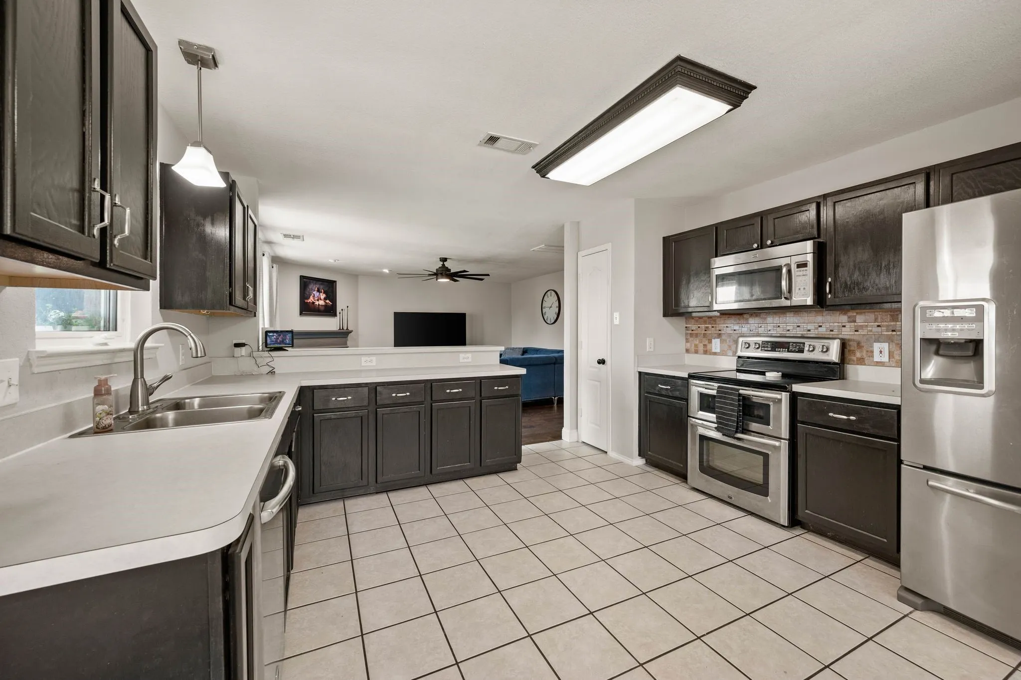 Single Family Residence For Sale in Denton County , 1040 Canyon Drive, Justin, Texas 76247, 4 Bedroom, 3 Bathroom, 3 Garage spaces, 3,095 Sqft, built in 2001, mls#21249993, Real Estate Agent in Justin, Homes For Sale in Denton county, Homes For Sale in Justin, Realtor in Justin Texas, Real Estate Brokerage Independent Realty Texas, Luminita Cordes Realtor