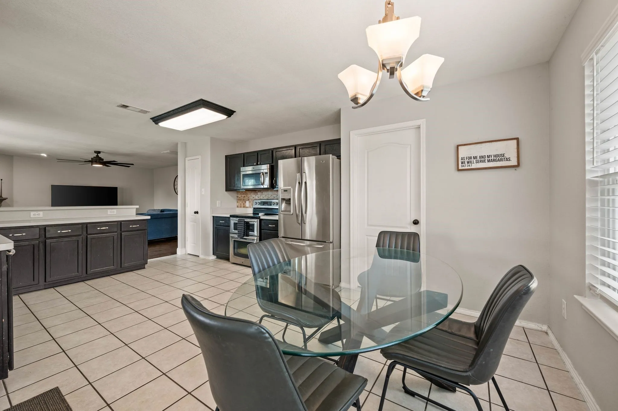 Single Family Residence For Sale in Denton County , 1040 Canyon Drive, Justin, Texas 76247, 4 Bedroom, 3 Bathroom, 3 Garage spaces, 3,095 Sqft, built in 2001, mls#21249993, Real Estate Agent in Justin, Homes For Sale in Denton county, Homes For Sale in Justin, Realtor in Justin Texas, Real Estate Brokerage Independent Realty Texas, Luminita Cordes Realtor