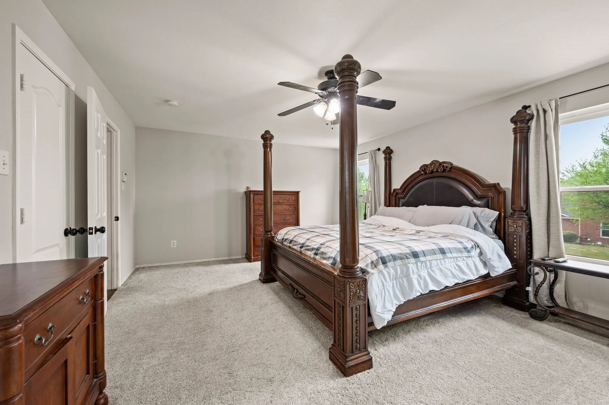 Single Family Residence For Sale in Denton County , 1040 Canyon Drive, Justin, Texas 76247, 4 Bedroom, 3 Bathroom, 3 Garage spaces, 3,095 Sqft, built in 2001, mls#21249993, Real Estate Agent in Justin, Homes For Sale in Denton county, Homes For Sale in Justin, Realtor in Justin Texas, Real Estate Brokerage Independent Realty Texas, Luminita Cordes Realtor