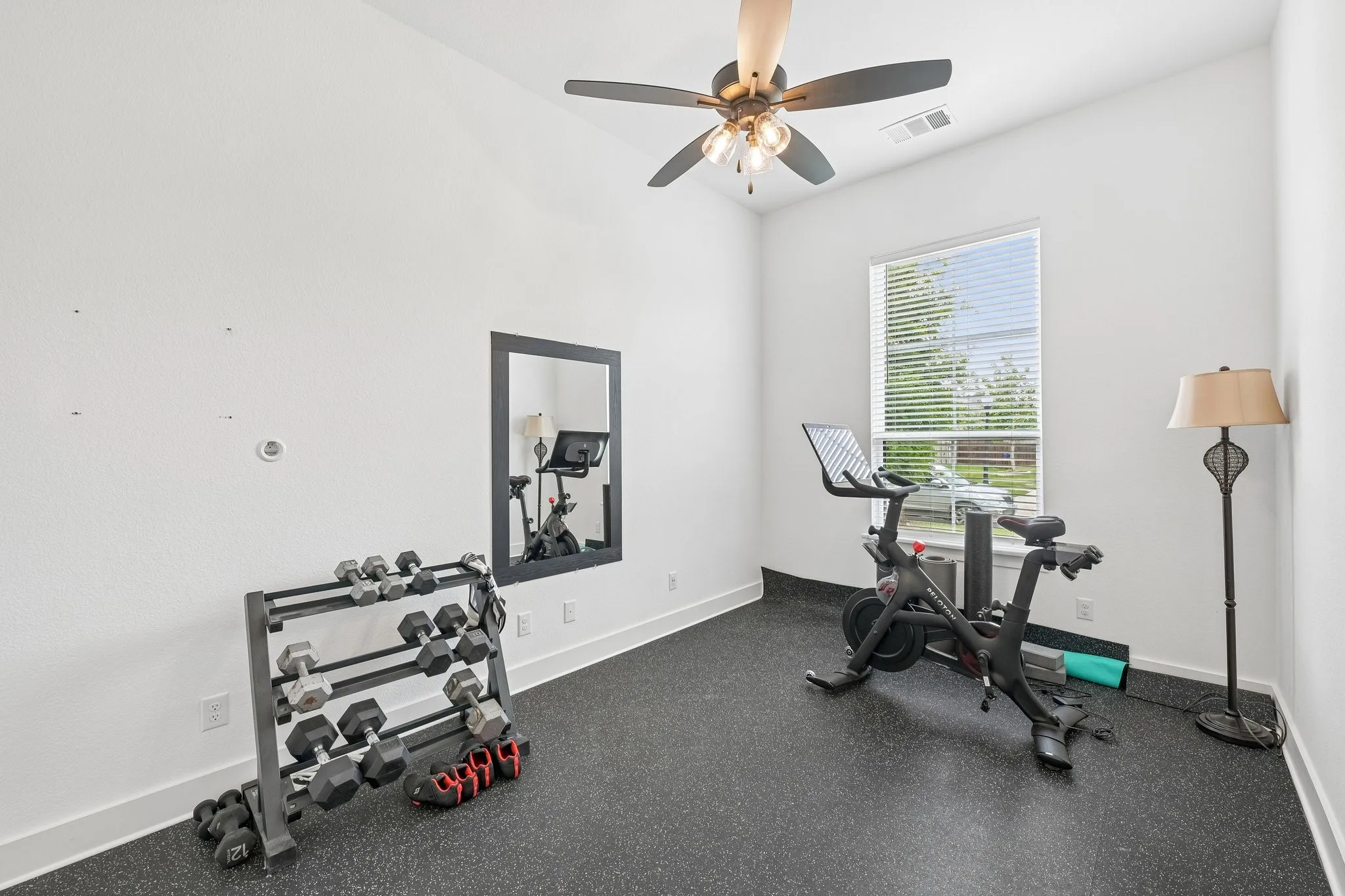Single Family Residence For Sale in Ellis County , 449 Country Meadows Boulevard, Waxahachie, Texas 75165, 4 Bedroom, 4 Bathroom, 3 Garage spaces, 2,890 Sqft, built in 2021, mls#21248017, Real Estate Agent in Waxahachie, Homes For Sale in Ellis county, Homes For Sale in Waxahachie, Realtor in Waxahachie Texas, Real Estate Brokerage Independent Realty Texas, Luminita Cordes Realtor