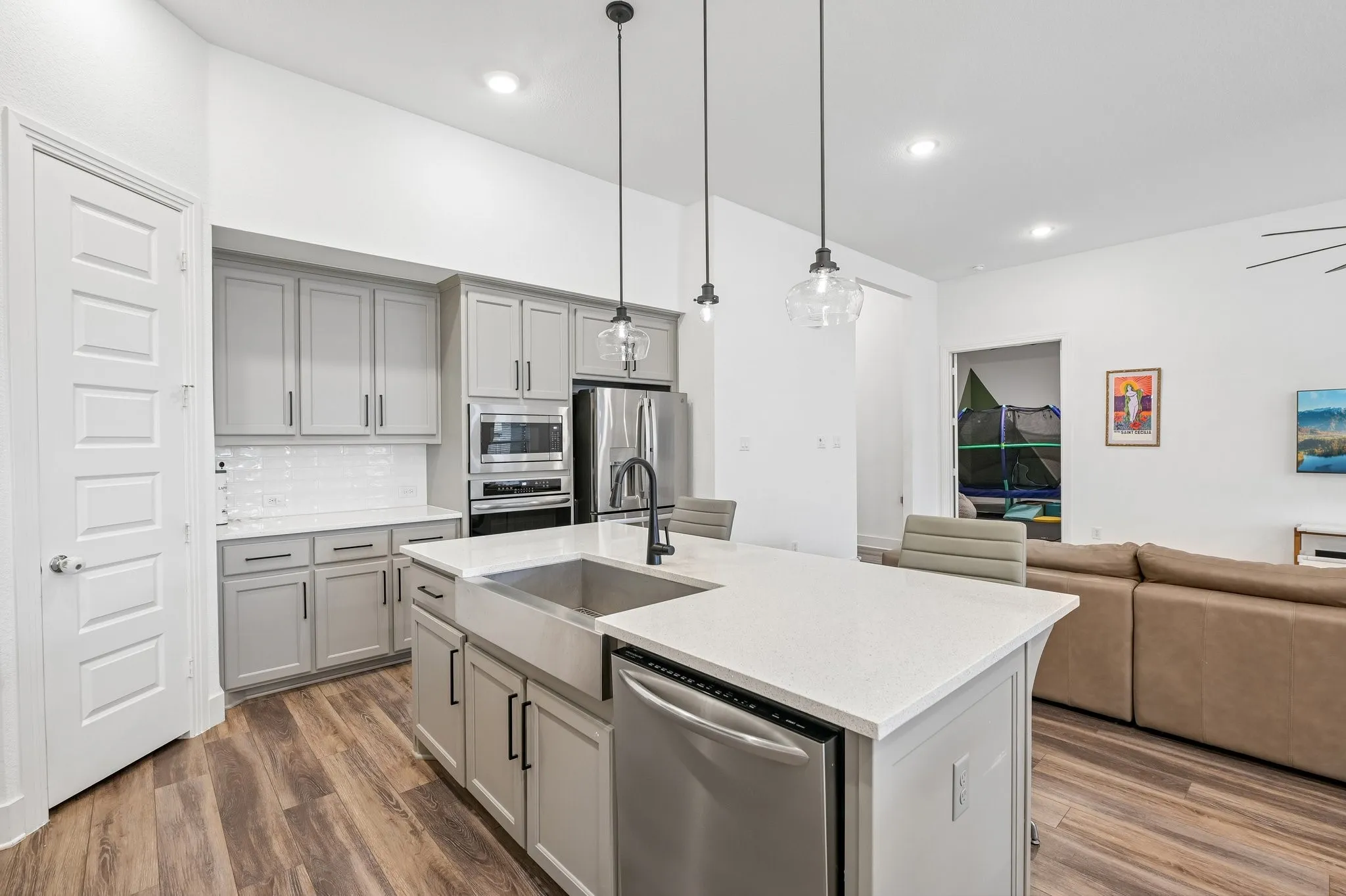 Single Family Residence For Sale in Ellis County , 449 Country Meadows Boulevard, Waxahachie, Texas 75165, 4 Bedroom, 4 Bathroom, 3 Garage spaces, 2,890 Sqft, built in 2021, mls#21248017, Real Estate Agent in Waxahachie, Homes For Sale in Ellis county, Homes For Sale in Waxahachie, Realtor in Waxahachie Texas, Real Estate Brokerage Independent Realty Texas, Luminita Cordes Realtor