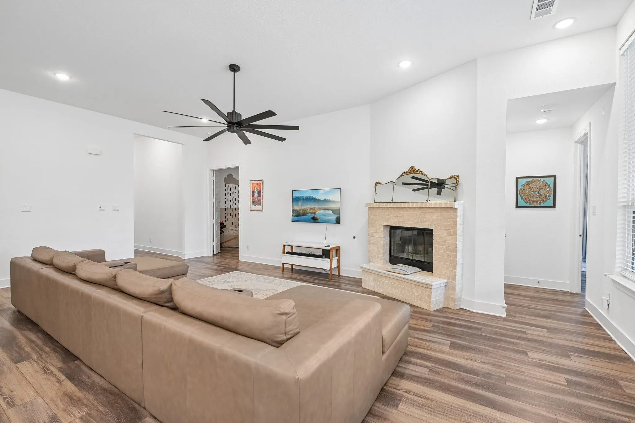 Single Family Residence For Sale in Ellis County , 449 Country Meadows Boulevard, Waxahachie, Texas 75165, 4 Bedroom, 4 Bathroom, 3 Garage spaces, 2,890 Sqft, built in 2021, mls#21248017, Real Estate Agent in Waxahachie, Homes For Sale in Ellis county, Homes For Sale in Waxahachie, Realtor in Waxahachie Texas, Real Estate Brokerage Independent Realty Texas, Luminita Cordes Realtor