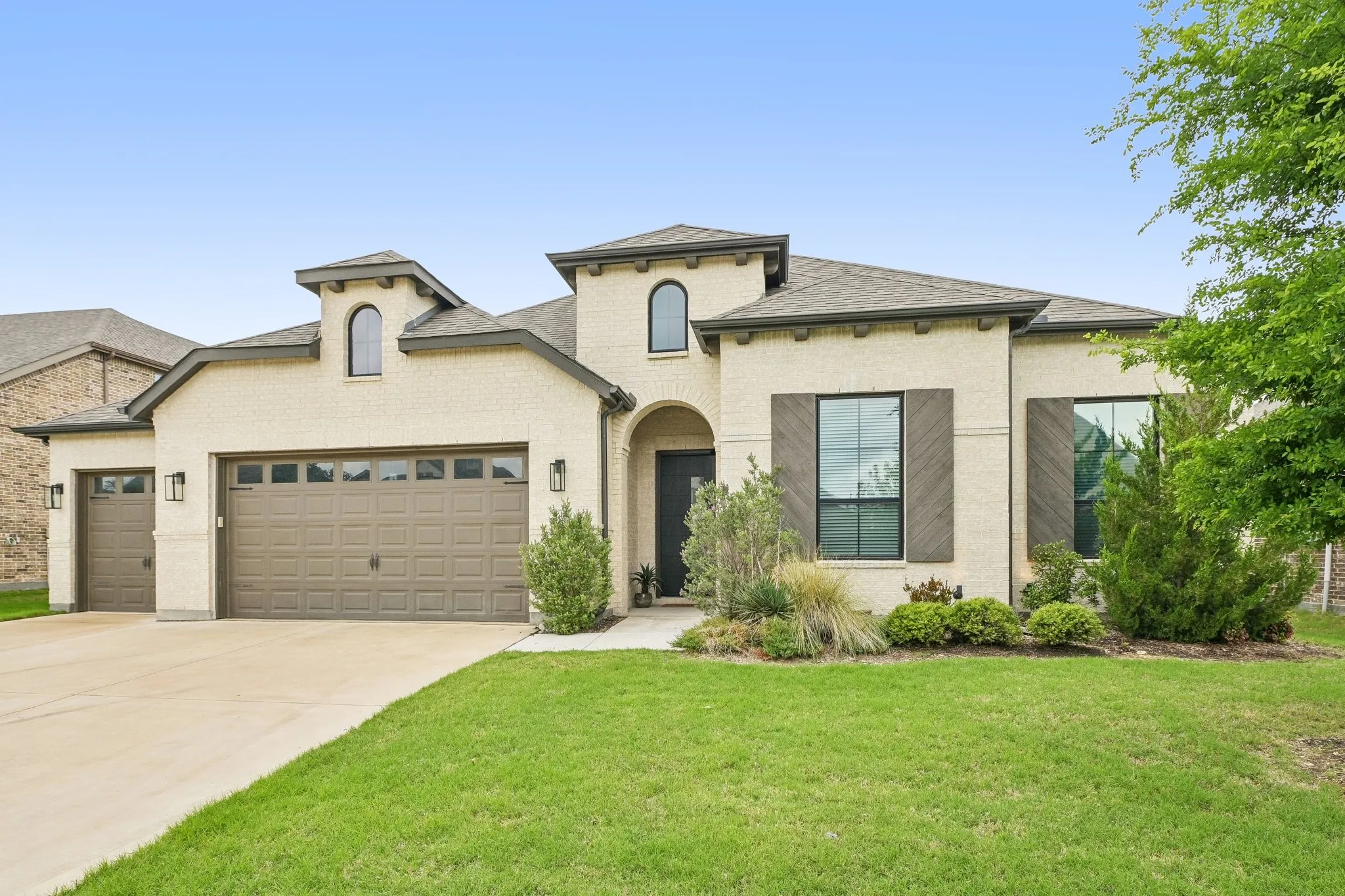 Single Family Residence For Sale in Ellis County , 449 Country Meadows Boulevard, Waxahachie, Texas 75165, 4 Bedroom, 4 Bathroom, 3 Garage spaces, 2,890 Sqft, built in 2021, mls#21248017, Real Estate Agent in Waxahachie, Homes For Sale in Ellis county, Homes For Sale in Waxahachie, Realtor in Waxahachie Texas, Real Estate Brokerage Independent Realty Texas, Luminita Cordes Realtor