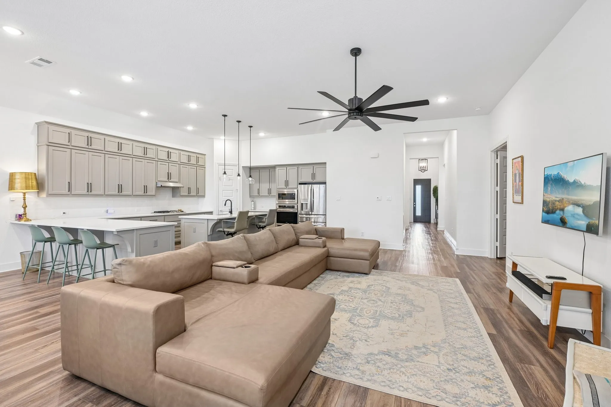 Single Family Residence For Sale in Ellis County , 449 Country Meadows Boulevard, Waxahachie, Texas 75165, 4 Bedroom, 4 Bathroom, 3 Garage spaces, 2,890 Sqft, built in 2021, mls#21248017, Real Estate Agent in Waxahachie, Homes For Sale in Ellis county, Homes For Sale in Waxahachie, Realtor in Waxahachie Texas, Real Estate Brokerage Independent Realty Texas, Luminita Cordes Realtor