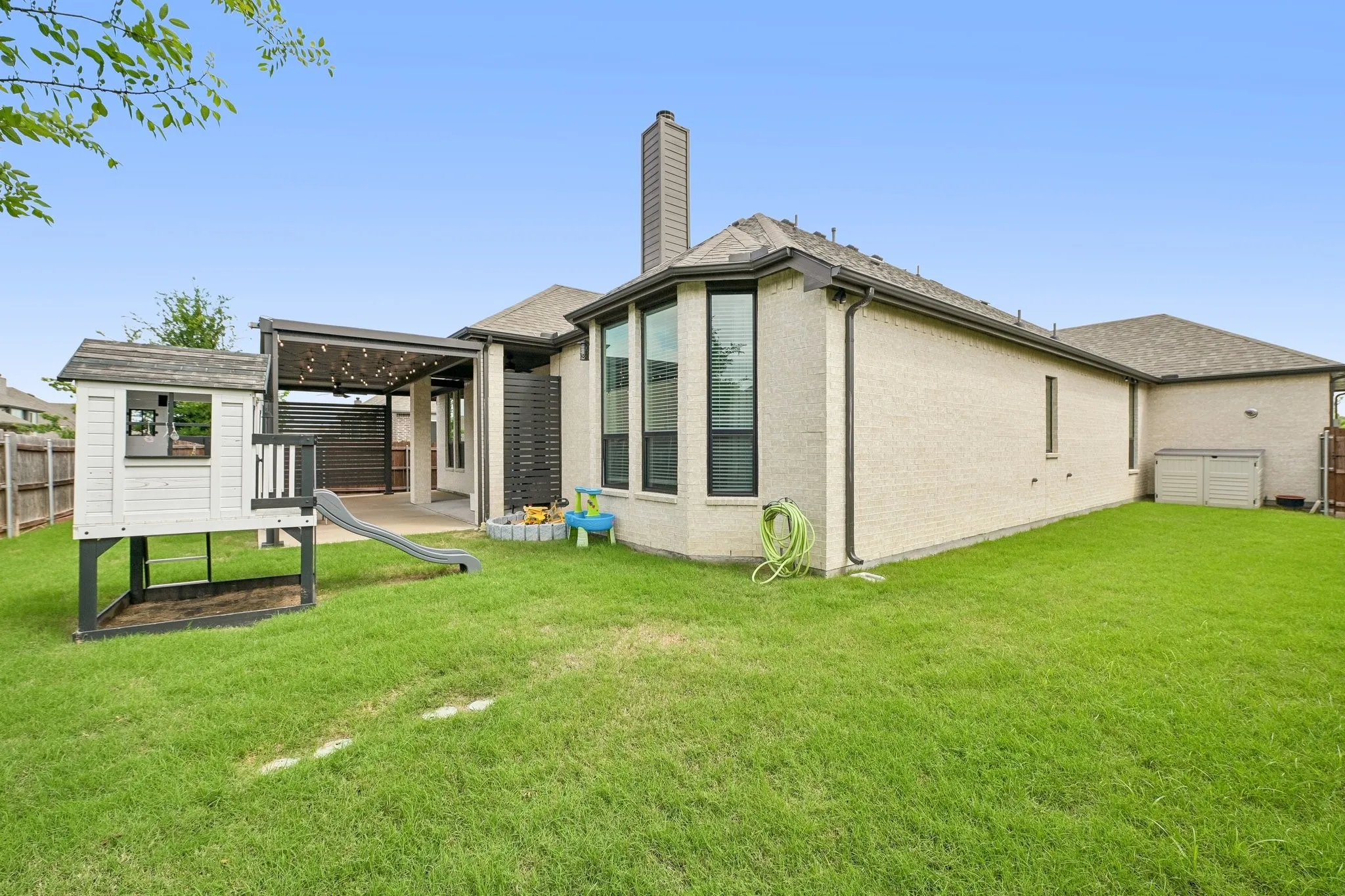 Single Family Residence For Sale in Ellis County , 449 Country Meadows Boulevard, Waxahachie, Texas 75165, 4 Bedroom, 4 Bathroom, 3 Garage spaces, 2,890 Sqft, built in 2021, mls#21248017, Real Estate Agent in Waxahachie, Homes For Sale in Ellis county, Homes For Sale in Waxahachie, Realtor in Waxahachie Texas, Real Estate Brokerage Independent Realty Texas, Luminita Cordes Realtor
