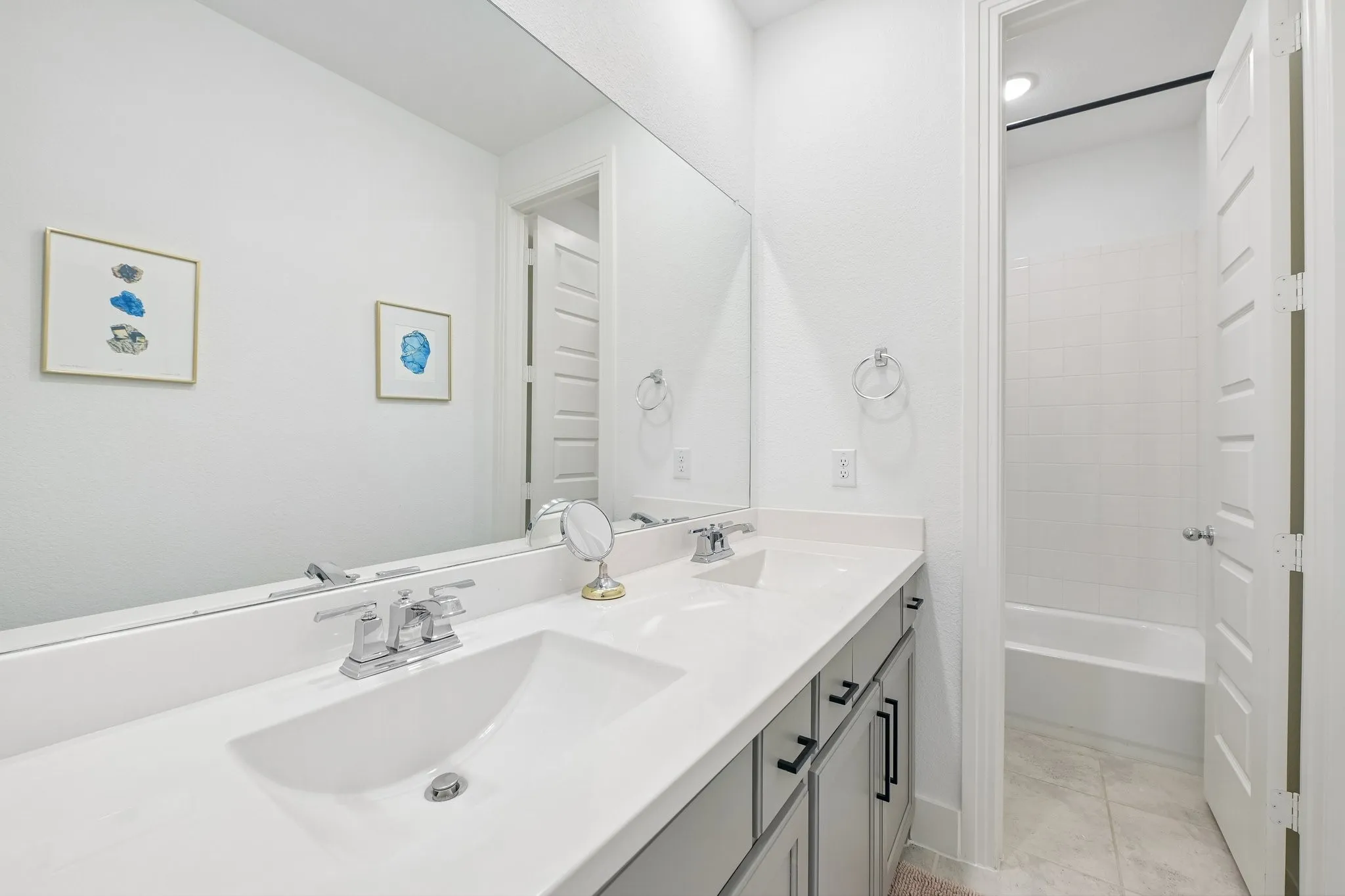 Single Family Residence For Sale in Ellis County , 449 Country Meadows Boulevard, Waxahachie, Texas 75165, 4 Bedroom, 4 Bathroom, 3 Garage spaces, 2,890 Sqft, built in 2021, mls#21248017, Real Estate Agent in Waxahachie, Homes For Sale in Ellis county, Homes For Sale in Waxahachie, Realtor in Waxahachie Texas, Real Estate Brokerage Independent Realty Texas, Luminita Cordes Realtor