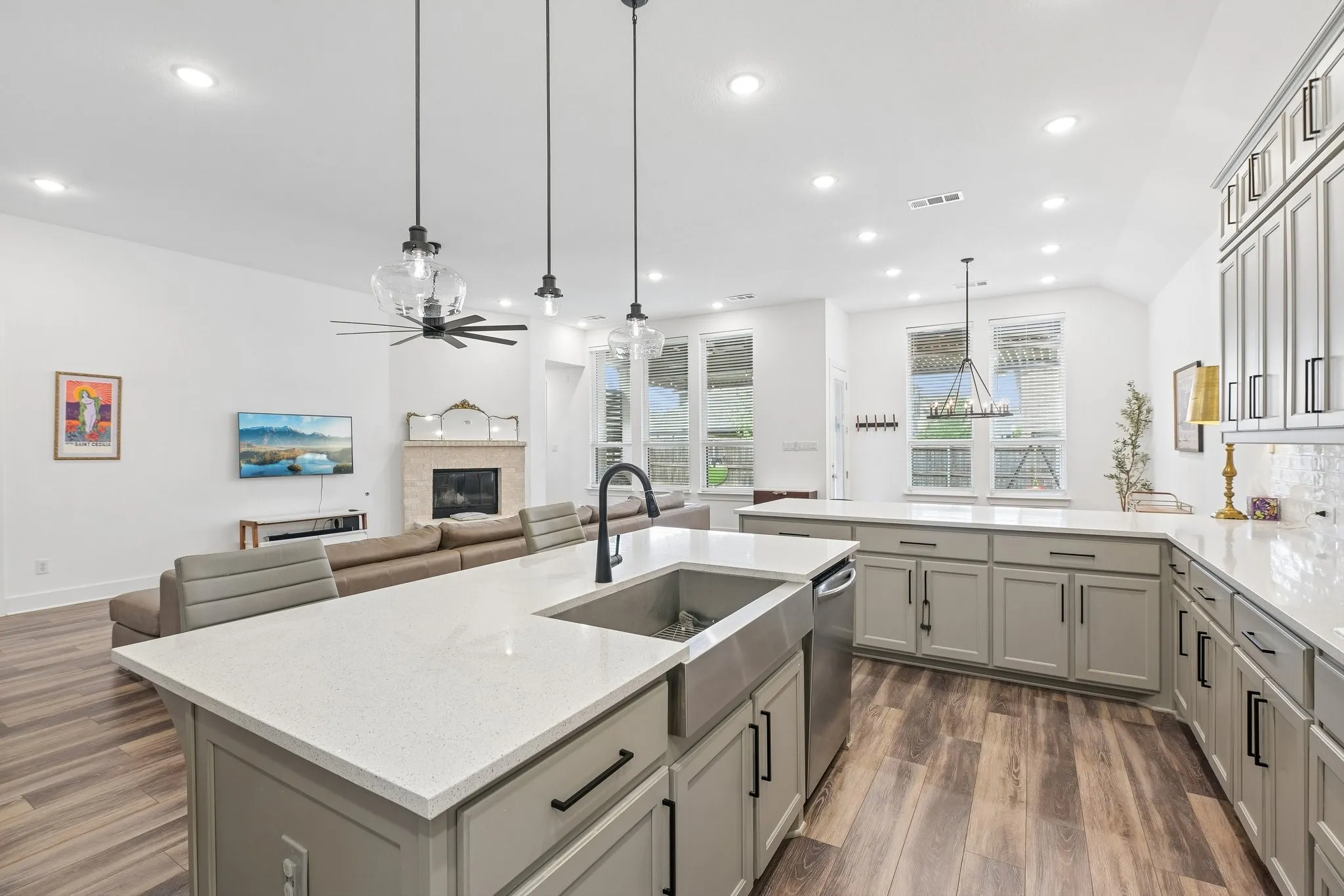 Single Family Residence For Sale in Ellis County , 449 Country Meadows Boulevard, Waxahachie, Texas 75165, 4 Bedroom, 4 Bathroom, 3 Garage spaces, 2,890 Sqft, built in 2021, mls#21248017, Real Estate Agent in Waxahachie, Homes For Sale in Ellis county, Homes For Sale in Waxahachie, Realtor in Waxahachie Texas, Real Estate Brokerage Independent Realty Texas, Luminita Cordes Realtor