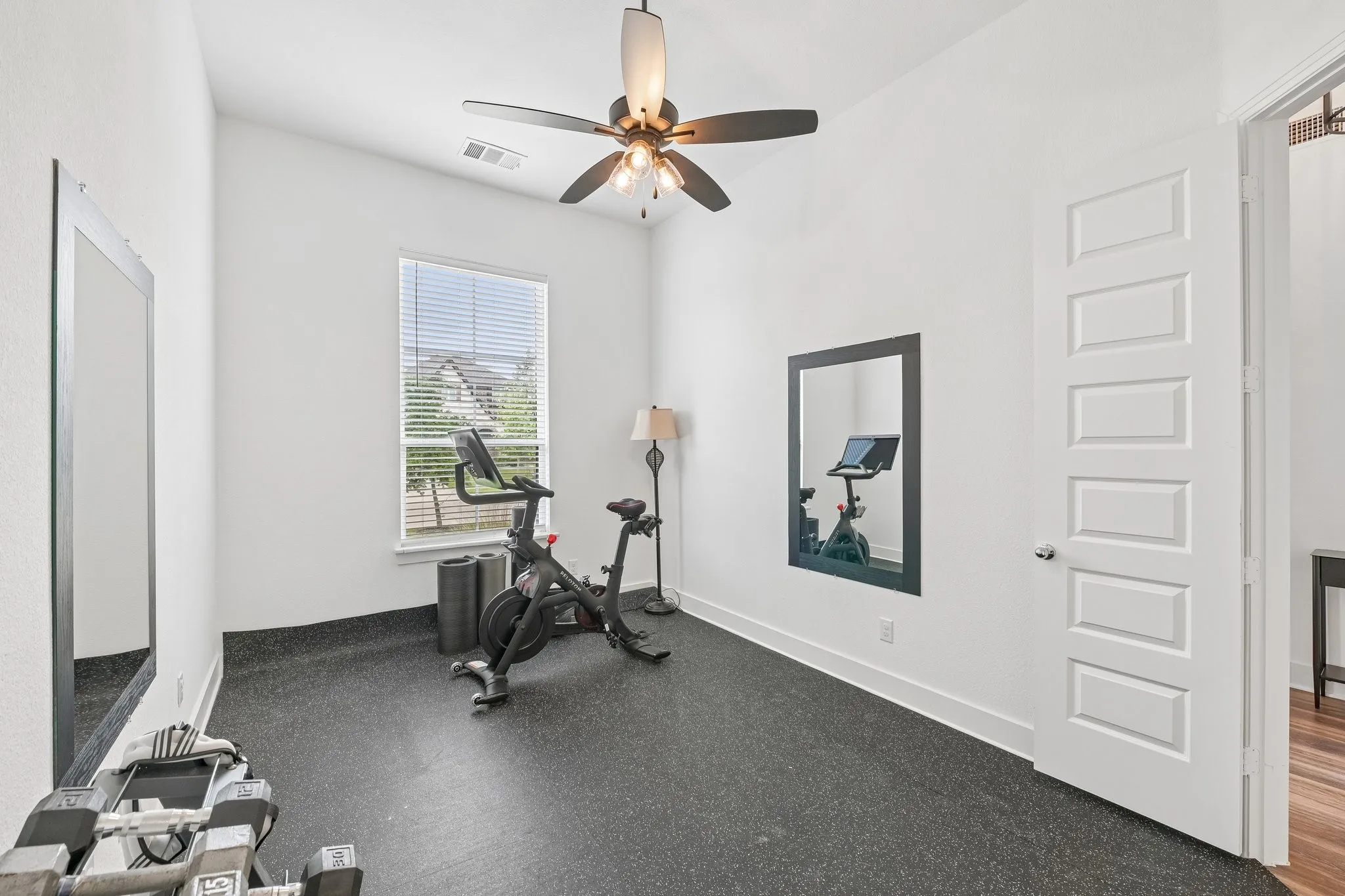 Single Family Residence For Sale in Ellis County , 449 Country Meadows Boulevard, Waxahachie, Texas 75165, 4 Bedroom, 4 Bathroom, 3 Garage spaces, 2,890 Sqft, built in 2021, mls#21248017, Real Estate Agent in Waxahachie, Homes For Sale in Ellis county, Homes For Sale in Waxahachie, Realtor in Waxahachie Texas, Real Estate Brokerage Independent Realty Texas, Luminita Cordes Realtor