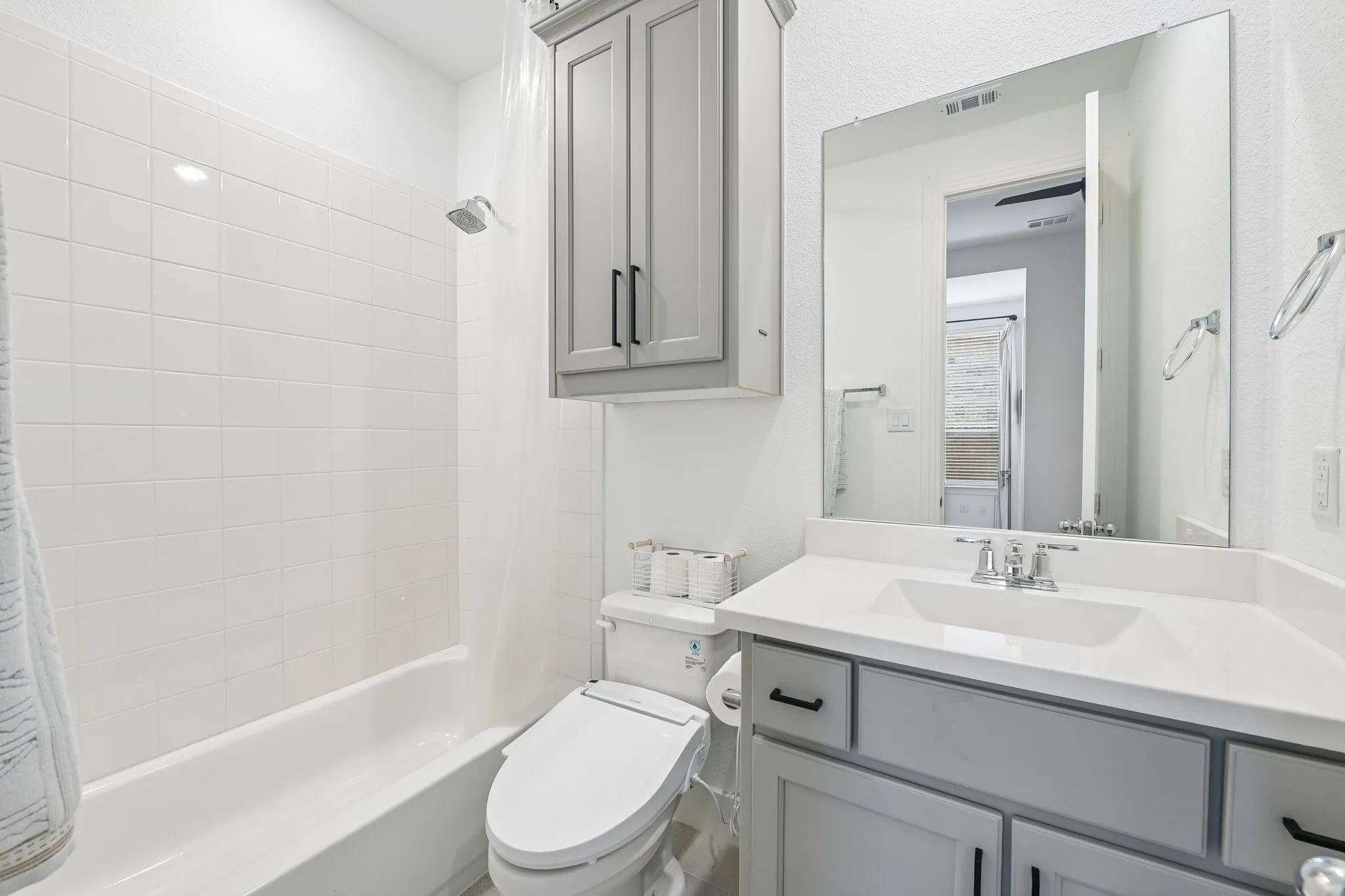 Single Family Residence For Sale in Ellis County , 449 Country Meadows Boulevard, Waxahachie, Texas 75165, 4 Bedroom, 4 Bathroom, 3 Garage spaces, 2,890 Sqft, built in 2021, mls#21248017, Real Estate Agent in Waxahachie, Homes For Sale in Ellis county, Homes For Sale in Waxahachie, Realtor in Waxahachie Texas, Real Estate Brokerage Independent Realty Texas, Luminita Cordes Realtor