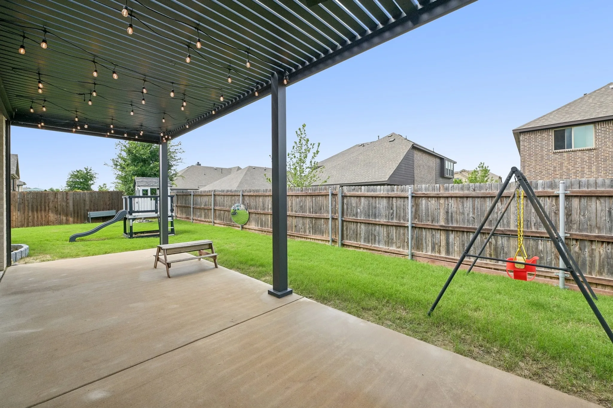 Single Family Residence For Sale in Ellis County , 449 Country Meadows Boulevard, Waxahachie, Texas 75165, 4 Bedroom, 4 Bathroom, 3 Garage spaces, 2,890 Sqft, built in 2021, mls#21248017, Real Estate Agent in Waxahachie, Homes For Sale in Ellis county, Homes For Sale in Waxahachie, Realtor in Waxahachie Texas, Real Estate Brokerage Independent Realty Texas, Luminita Cordes Realtor