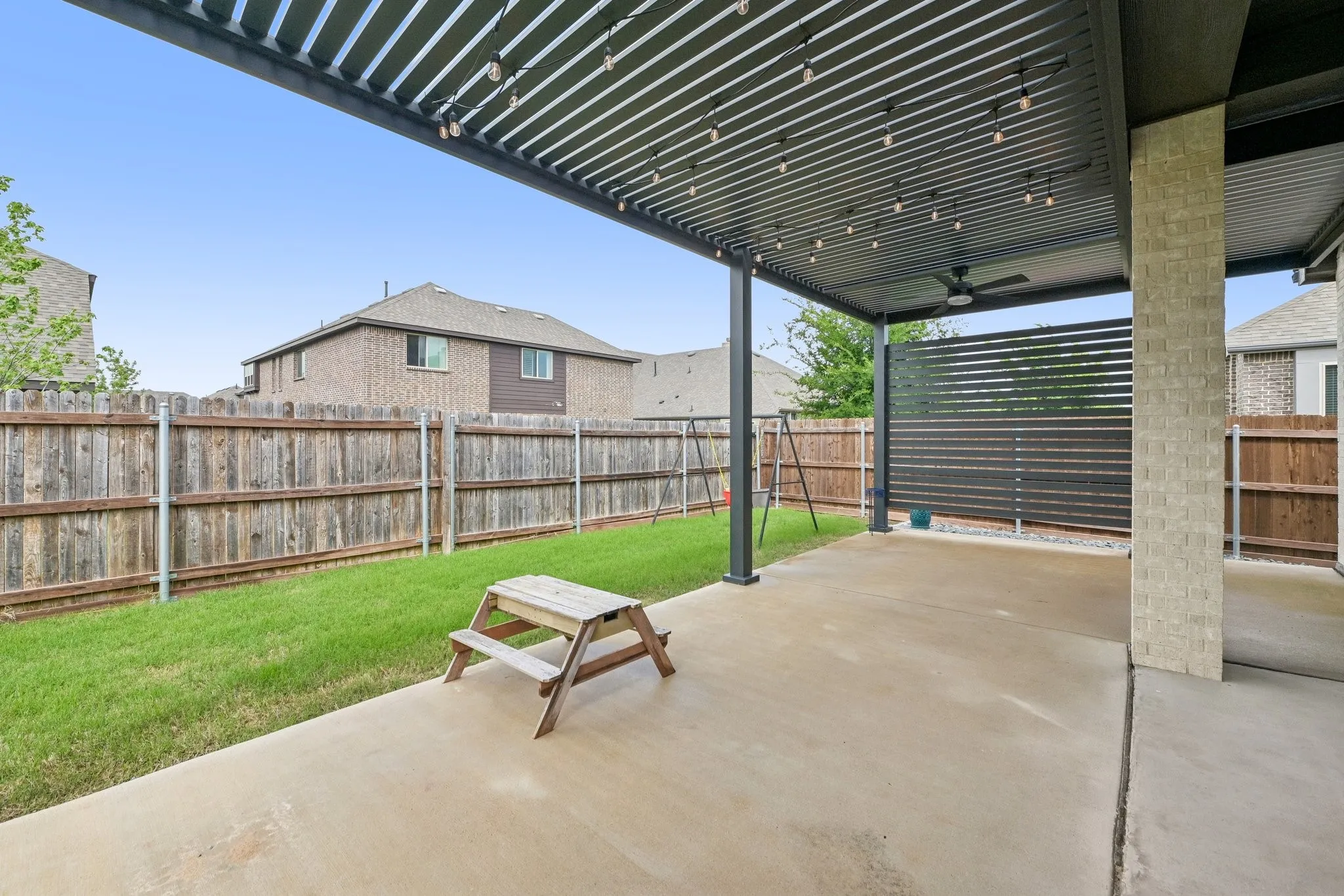 Single Family Residence For Sale in Ellis County , 449 Country Meadows Boulevard, Waxahachie, Texas 75165, 4 Bedroom, 4 Bathroom, 3 Garage spaces, 2,890 Sqft, built in 2021, mls#21248017, Real Estate Agent in Waxahachie, Homes For Sale in Ellis county, Homes For Sale in Waxahachie, Realtor in Waxahachie Texas, Real Estate Brokerage Independent Realty Texas, Luminita Cordes Realtor
