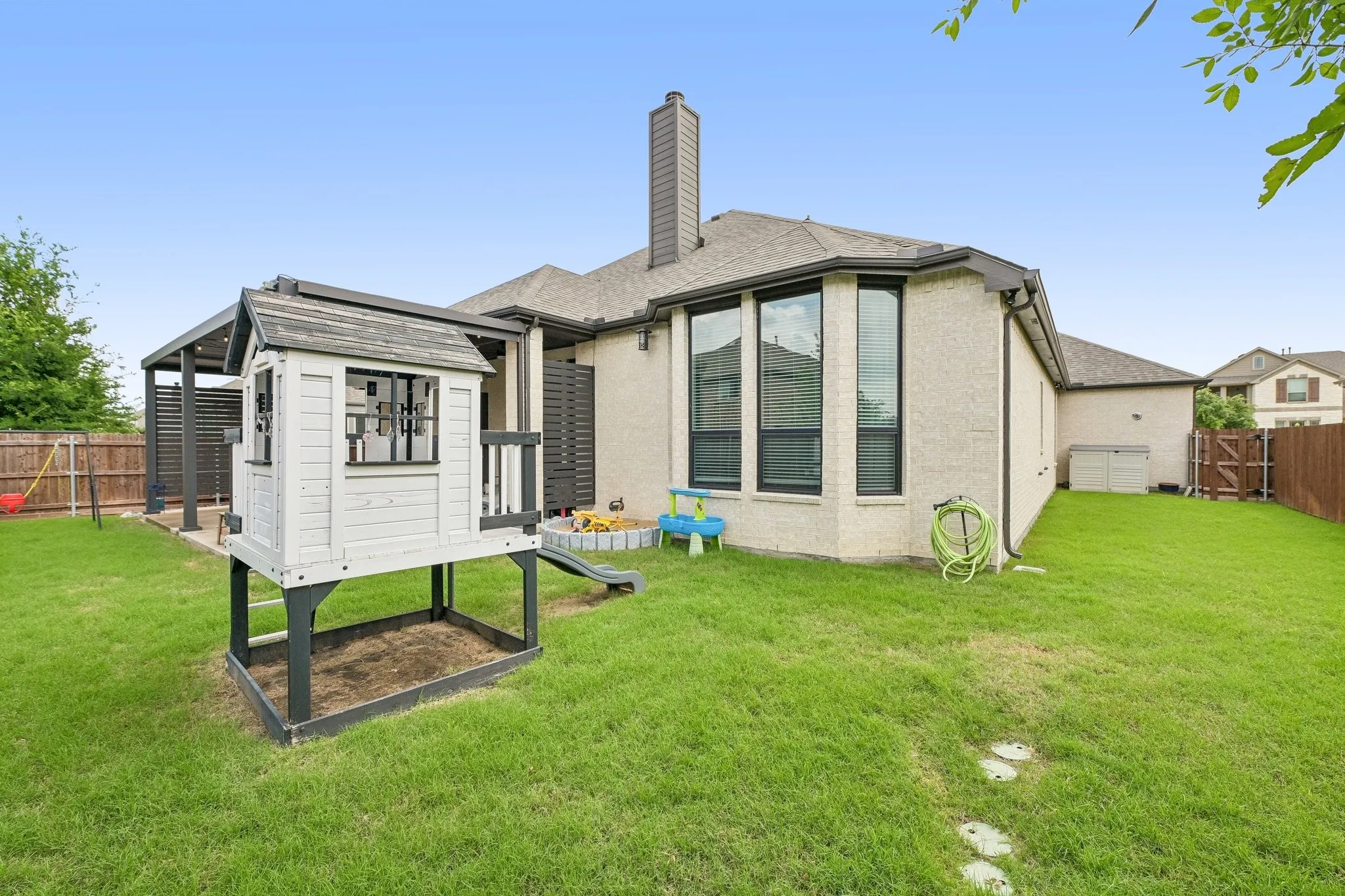 Single Family Residence For Sale in Ellis County , 449 Country Meadows Boulevard, Waxahachie, Texas 75165, 4 Bedroom, 4 Bathroom, 3 Garage spaces, 2,890 Sqft, built in 2021, mls#21248017, Real Estate Agent in Waxahachie, Homes For Sale in Ellis county, Homes For Sale in Waxahachie, Realtor in Waxahachie Texas, Real Estate Brokerage Independent Realty Texas, Luminita Cordes Realtor