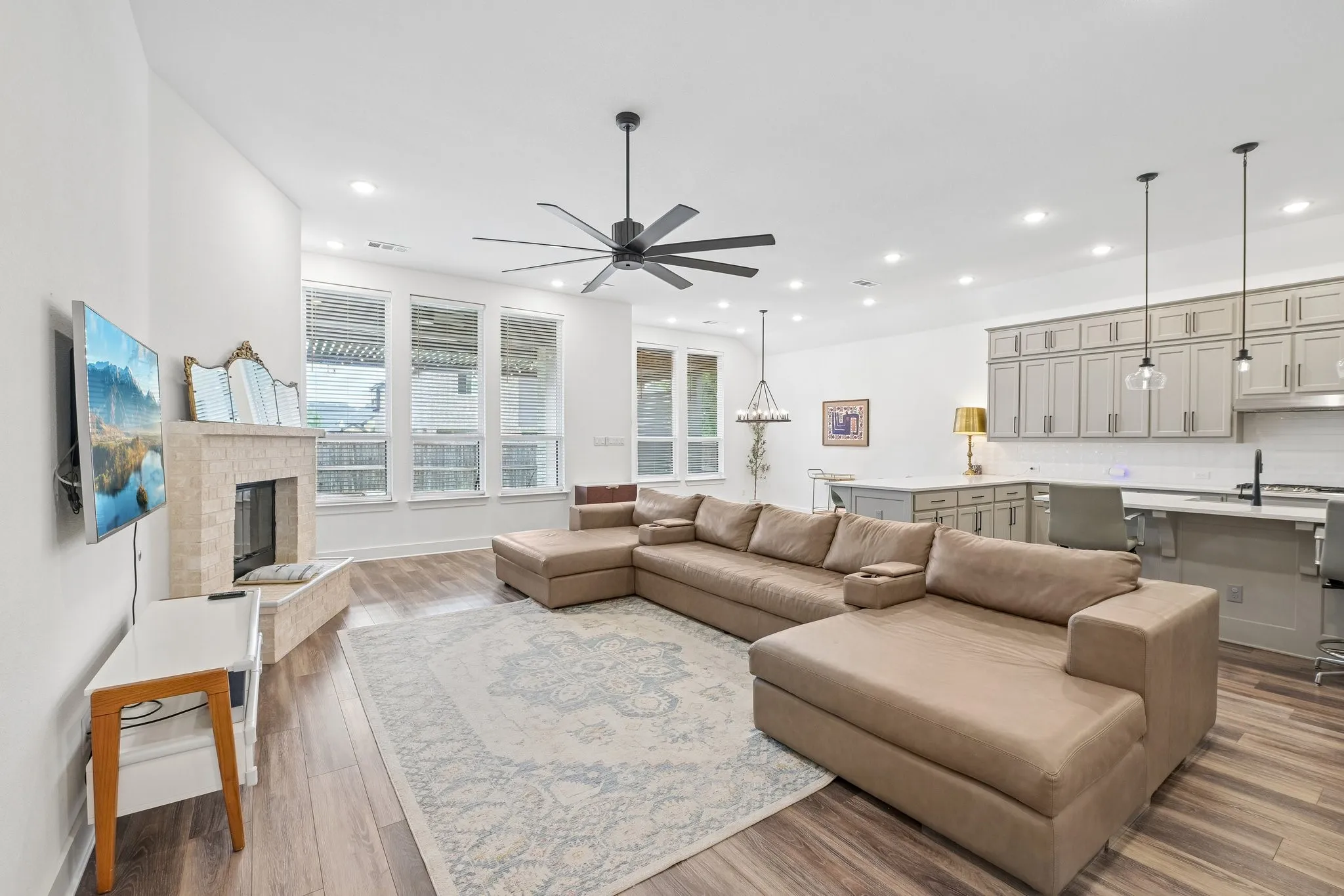 Single Family Residence For Sale in Ellis County , 449 Country Meadows Boulevard, Waxahachie, Texas 75165, 4 Bedroom, 4 Bathroom, 3 Garage spaces, 2,890 Sqft, built in 2021, mls#21248017, Real Estate Agent in Waxahachie, Homes For Sale in Ellis county, Homes For Sale in Waxahachie, Realtor in Waxahachie Texas, Real Estate Brokerage Independent Realty Texas, Luminita Cordes Realtor