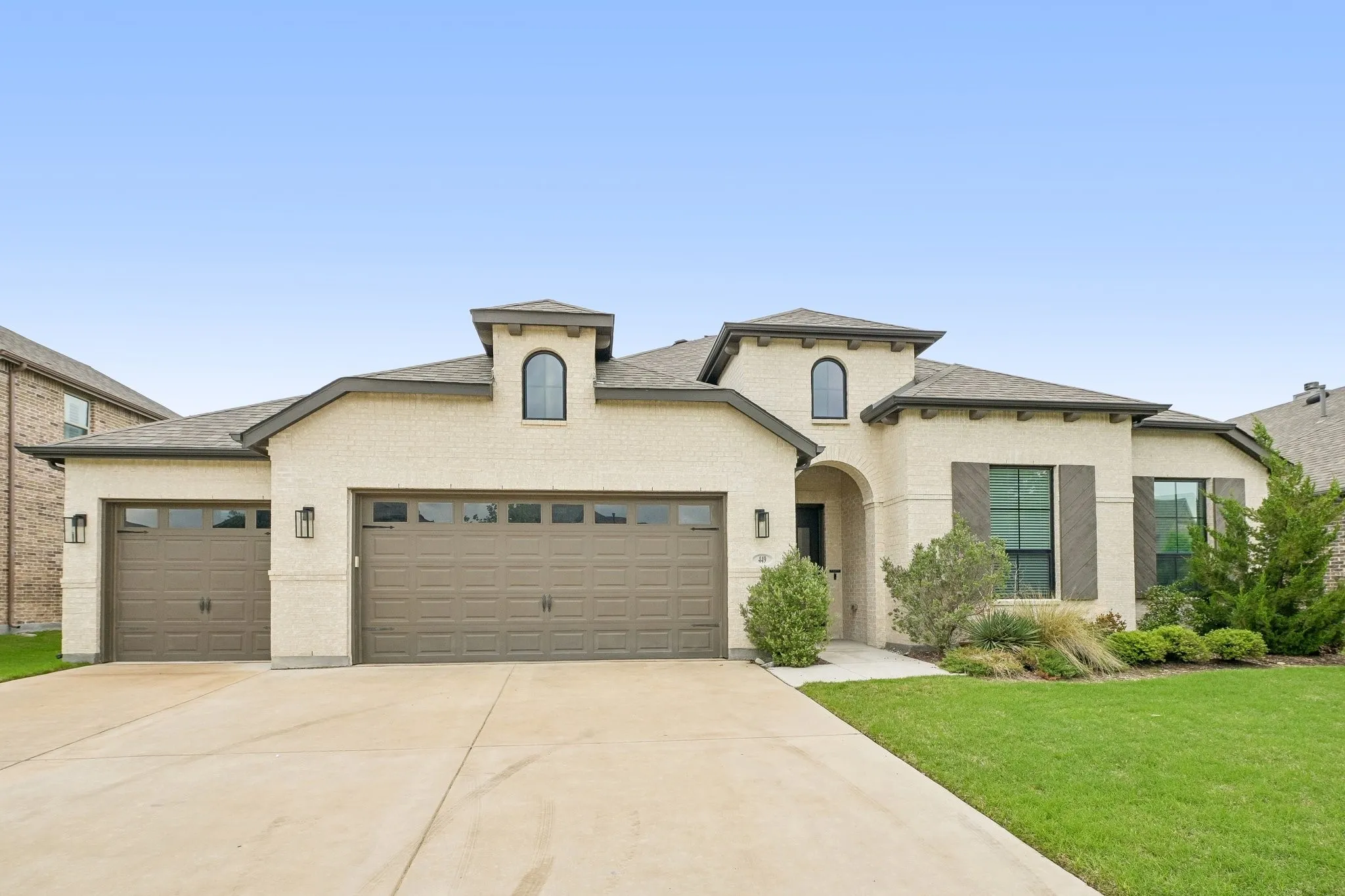Single Family Residence For Sale in Ellis County , 449 Country Meadows Boulevard, Waxahachie, Texas 75165, 4 Bedroom, 4 Bathroom, 3 Garage spaces, 2,890 Sqft, built in 2021, mls#21248017, Real Estate Agent in Waxahachie, Homes For Sale in Ellis county, Homes For Sale in Waxahachie, Realtor in Waxahachie Texas, Real Estate Brokerage Independent Realty Texas, Luminita Cordes Realtor