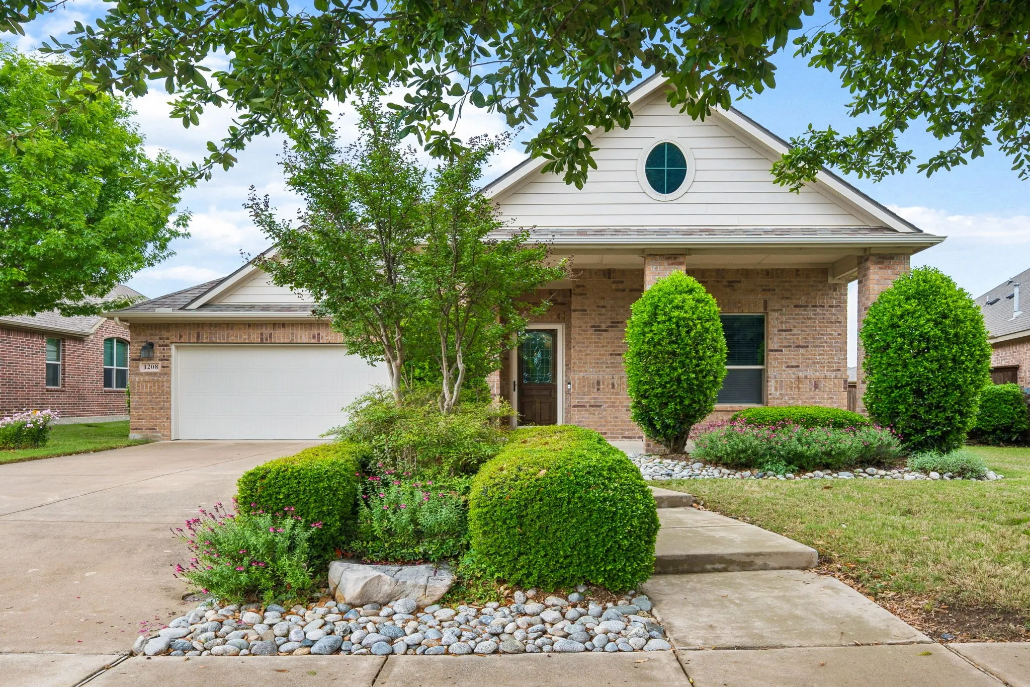 Single Family Residence For Sale in Denton County , 1208 Isabella Lane, Savannah, Texas 76227, 3 Bedroom, 2 Bathroom, 2 Garage spaces, 1,849 Sqft, built in 2012, Preowned, mls#21231639, Real Estate Agent in Savannah, Homes For Sale in Denton county, Homes For Sale in Savannah, Realtor in Savannah Texas, Real Estate Brokerage Independent Realty Texas, Luminita Cordes Realtor