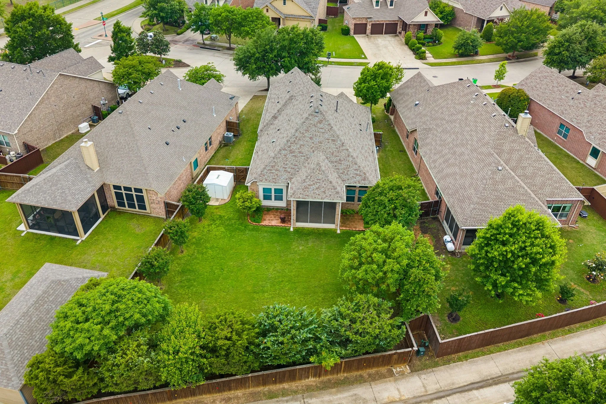 One of the Largest Lots in this Section of Savannah