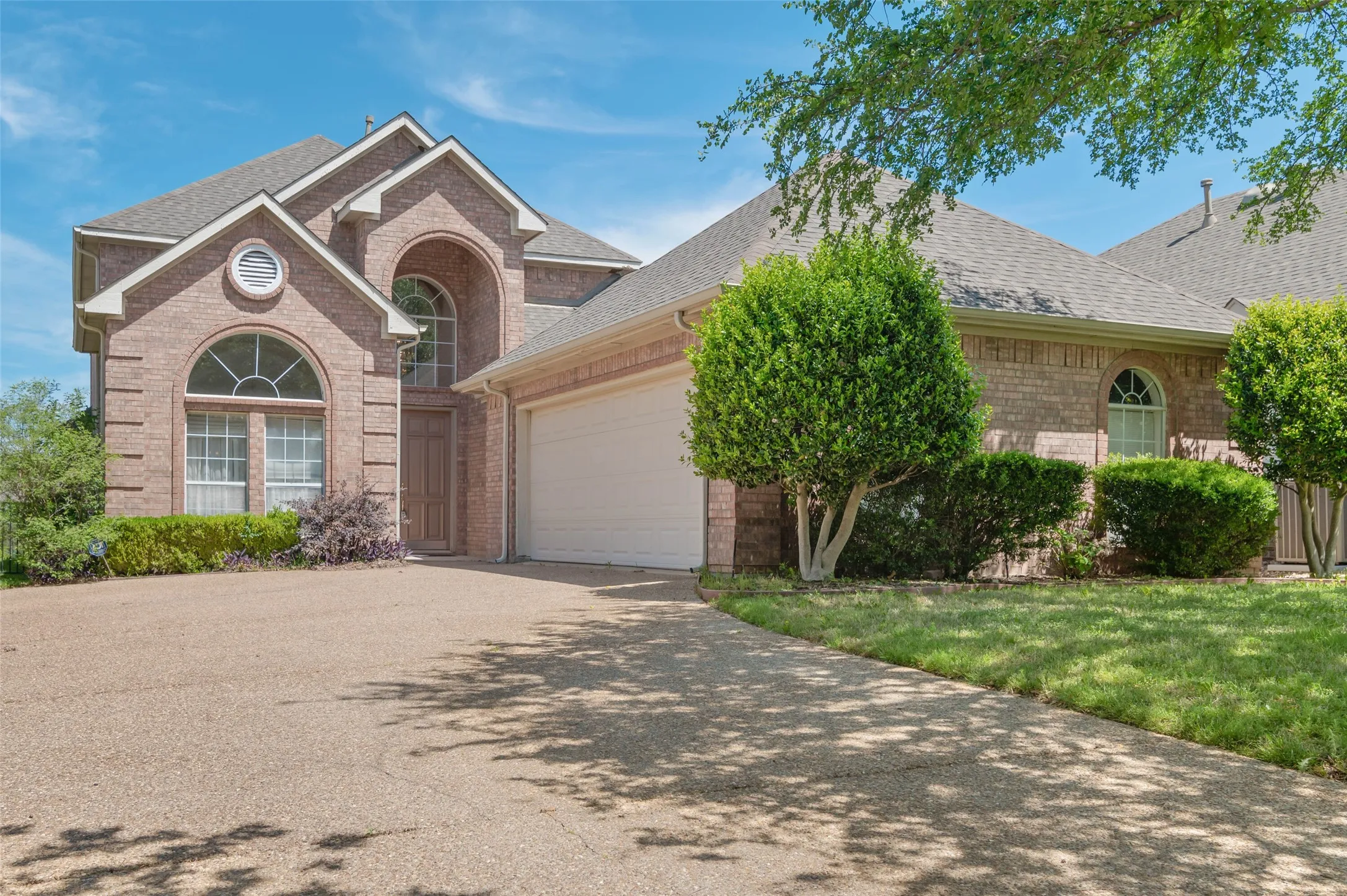 Single Family Residence For Sale in Denton County , 1709 Villa Court, Corinth, Texas 76210, 3 Bedroom, 3 Bathroom, 2 Garage spaces, 2,916 Sqft, built in 1999, mls#21248417, Real Estate Agent in Corinth, Homes For Sale in Denton county, Homes For Sale in Corinth, Realtor in Corinth Texas, Real Estate Brokerage Independent Realty Texas, Luminita Cordes Realtor