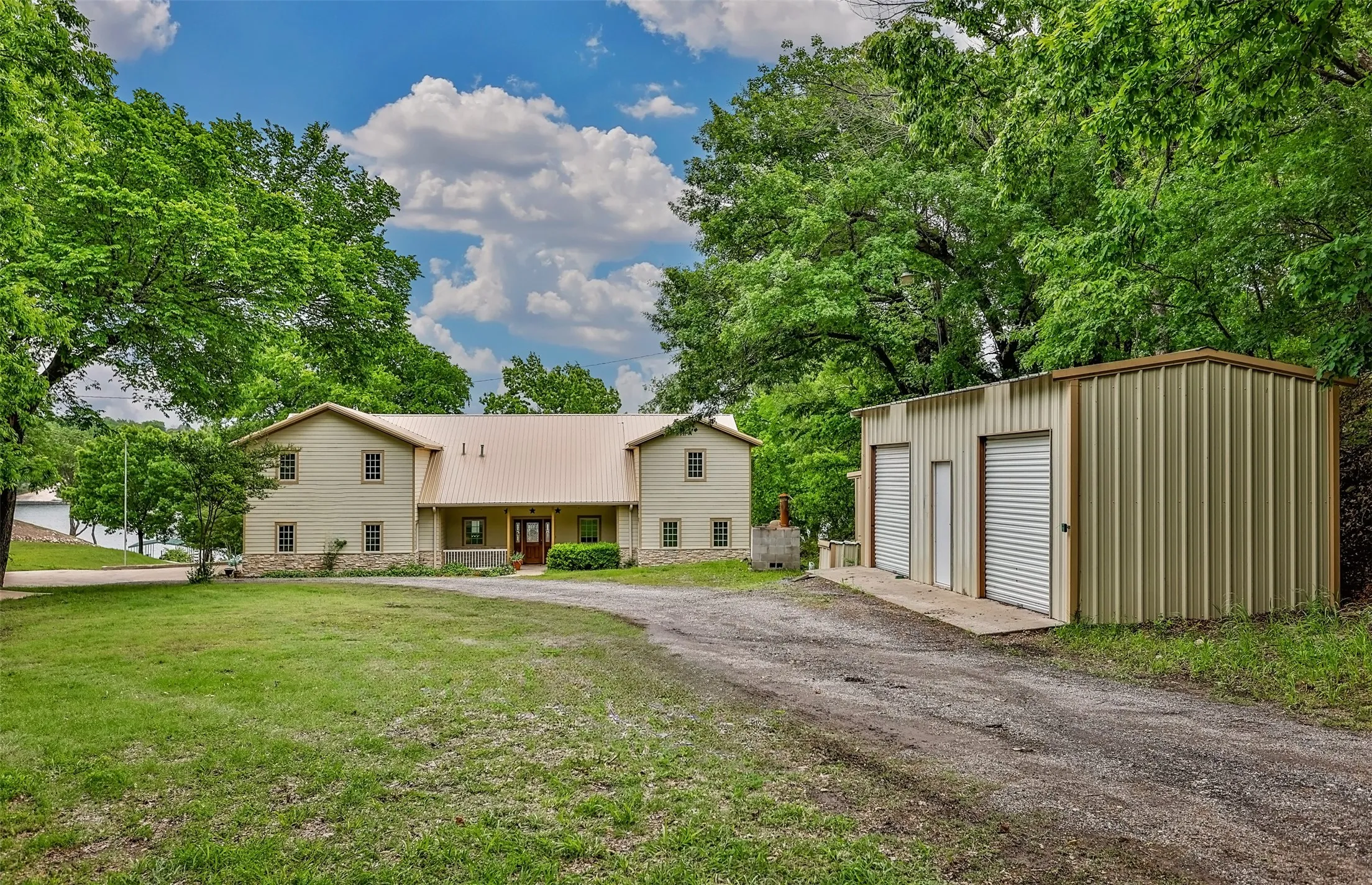 Single Family Residence For Sale in Cooke County , 94 Arend Drive, Gainesville, Texas 76240, 6 Bedroom, 5 Bathroom, 2 Garage spaces, 5,414 Sqft, built in 2012, Preowned, mls#21227308, Real Estate Agent in Gainesville, Homes For Sale in Cooke county, Homes For Sale in Gainesville, Realtor in Gainesville Texas, Real Estate Brokerage Independent Realty Texas, Luminita Cordes Realtor