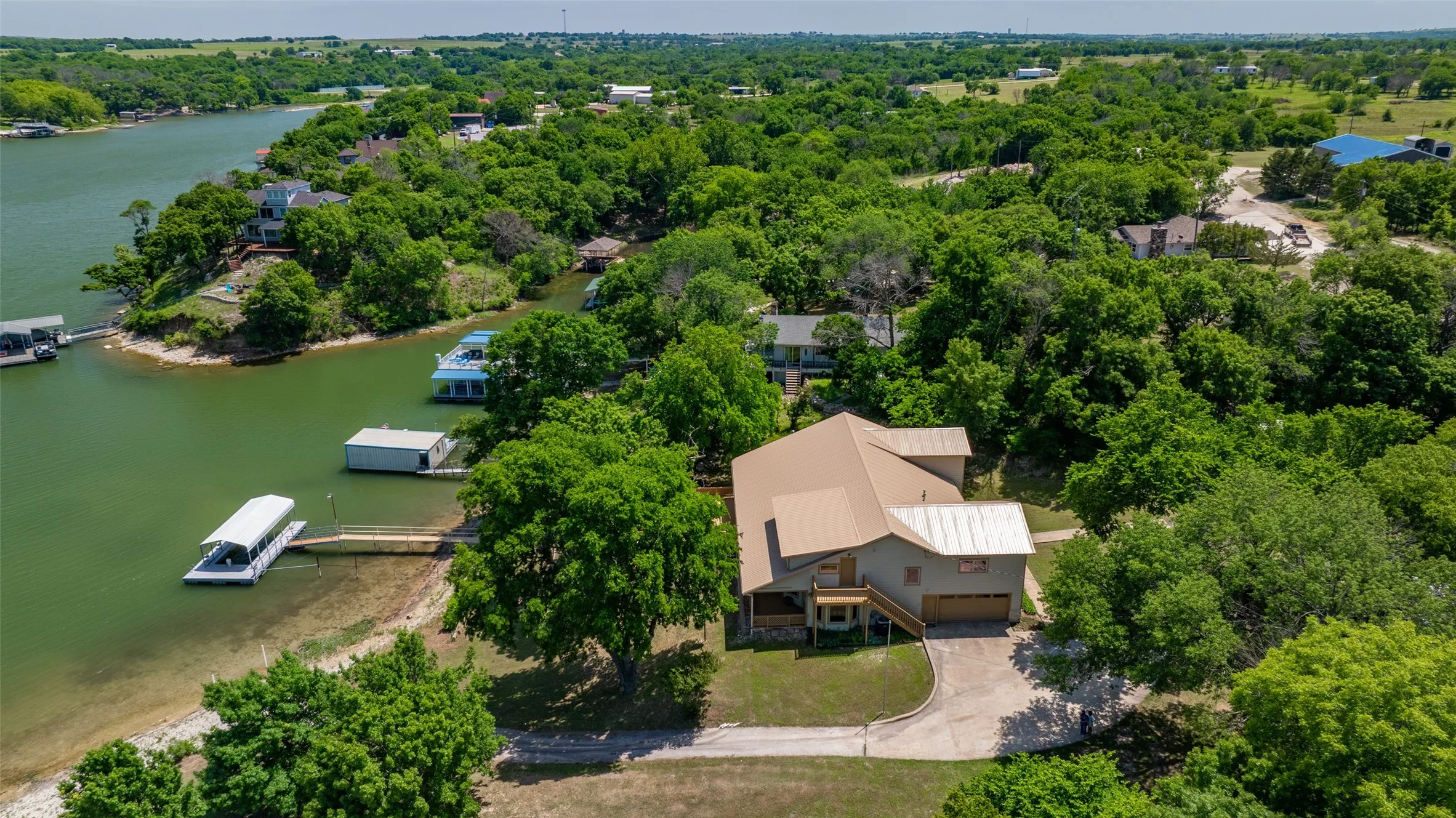Single Family Residence For Sale in Cooke County , 94 Arend Drive, Gainesville, Texas 76240, 6 Bedroom, 5 Bathroom, 2 Garage spaces, 5,414 Sqft, built in 2012, Preowned, mls#21227308, Real Estate Agent in Gainesville, Homes For Sale in Cooke county, Homes For Sale in Gainesville, Realtor in Gainesville Texas, Real Estate Brokerage Independent Realty Texas, Luminita Cordes Realtor