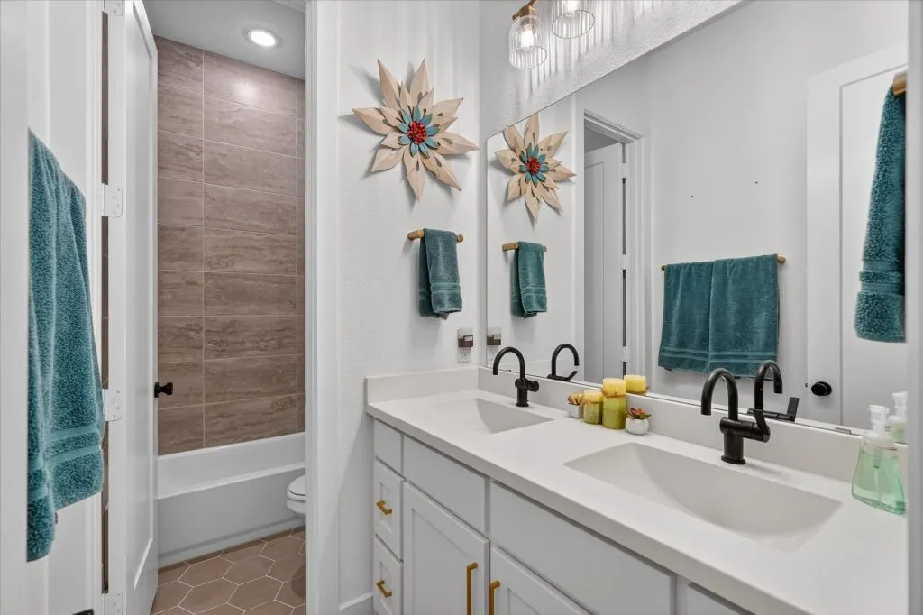 Single Family Residence For Sale in Rockwall County , 2404 Judith Drive, Rockwall, Texas 75087, 4 Bedrooms, 4 Bathrooms, 3 Garage spaces, 3,239 Sqft, built in 2025, Preowned, Price $774,900, mls#21250009, Real Estate Agent in Rockwall, Homes For Sale in Rockwall county, Homes For Sale in Rockwall, Realtor in Rockwall Texas, Real Estate Brokerage Independent Realty Texas, Luminita Cordes Realtor