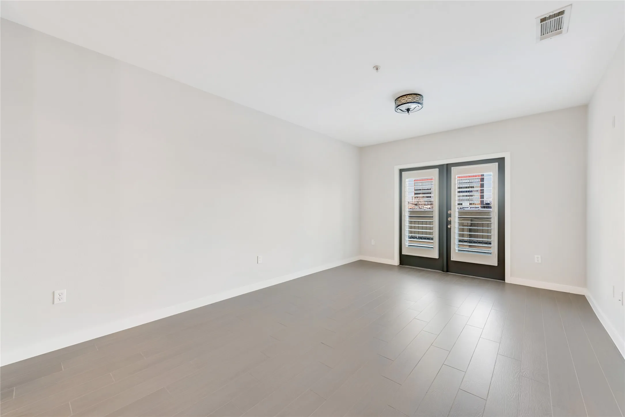 Condominium For Sale in Dallas County , 5609 Smu Boulevard 207, Dallas, Texas 75206, 2 Bedroom, 2 Bathroom, 1 Garage spaces, 1,025 Sqft, built in 2008, Preowned, mls#21249679, Real Estate Agent in Dallas, Homes For Sale in Dallas county, Homes For Sale in Dallas, Realtor in Dallas Texas, Real Estate Brokerage Independent Realty Texas, Luminita Cordes Realtor