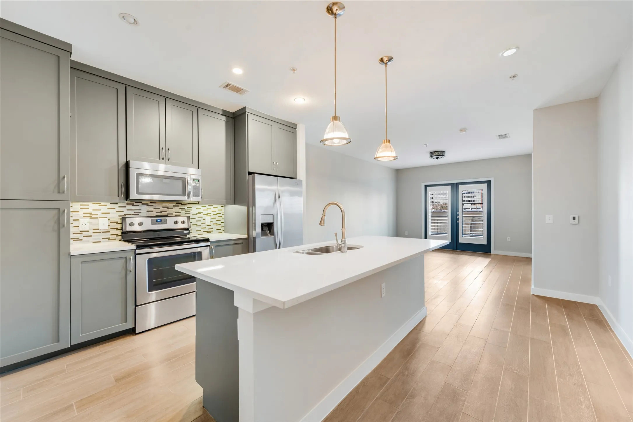 Condominium For Sale in Dallas County , 5609 Smu Boulevard 207, Dallas, Texas 75206, 2 Bedroom, 2 Bathroom, 1 Garage spaces, 1,025 Sqft, built in 2008, Preowned, mls#21249679, Real Estate Agent in Dallas, Homes For Sale in Dallas county, Homes For Sale in Dallas, Realtor in Dallas Texas, Real Estate Brokerage Independent Realty Texas, Luminita Cordes Realtor