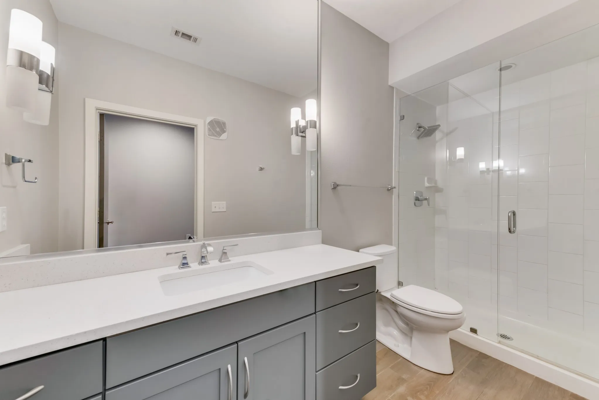 Condominium For Sale in Dallas County , 5609 Smu Boulevard 207, Dallas, Texas 75206, 2 Bedroom, 2 Bathroom, 1 Garage spaces, 1,025 Sqft, built in 2008, Preowned, mls#21249679, Real Estate Agent in Dallas, Homes For Sale in Dallas county, Homes For Sale in Dallas, Realtor in Dallas Texas, Real Estate Brokerage Independent Realty Texas, Luminita Cordes Realtor