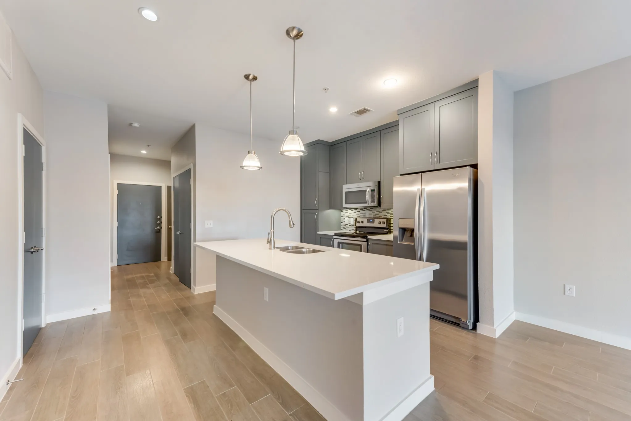 Condominium For Sale in Dallas County , 5609 Smu Boulevard 207, Dallas, Texas 75206, 2 Bedroom, 2 Bathroom, 1 Garage spaces, 1,025 Sqft, built in 2008, Preowned, mls#21249679, Real Estate Agent in Dallas, Homes For Sale in Dallas county, Homes For Sale in Dallas, Realtor in Dallas Texas, Real Estate Brokerage Independent Realty Texas, Luminita Cordes Realtor