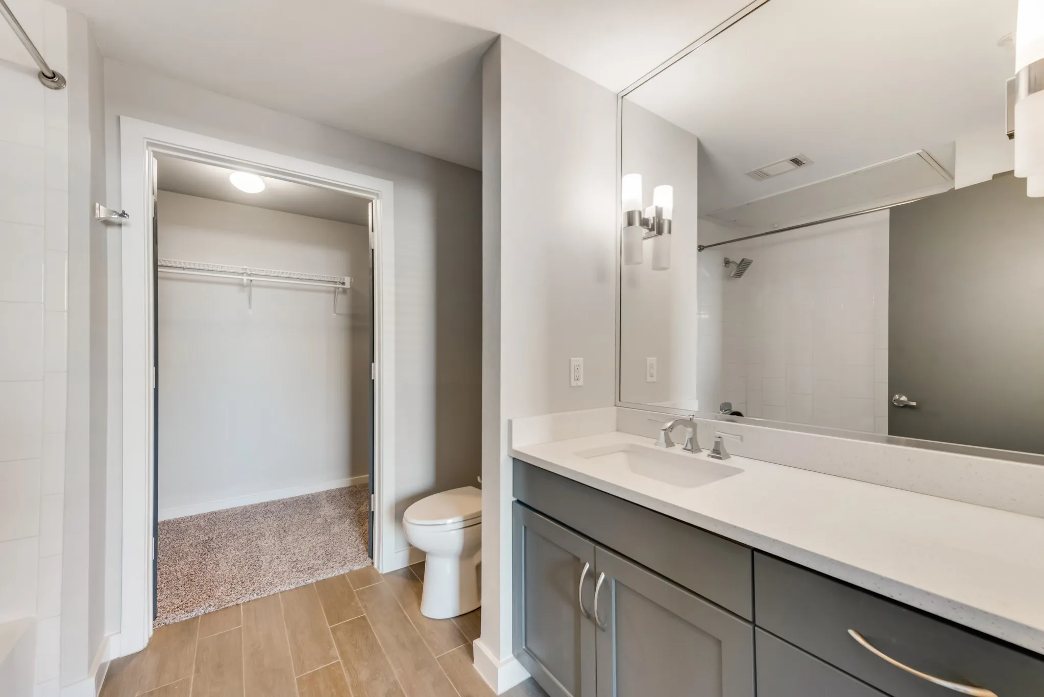 Condominium For Sale in Dallas County , 5609 Smu Boulevard 207, Dallas, Texas 75206, 2 Bedroom, 2 Bathroom, 1 Garage spaces, 1,025 Sqft, built in 2008, Preowned, mls#21249679, Real Estate Agent in Dallas, Homes For Sale in Dallas county, Homes For Sale in Dallas, Realtor in Dallas Texas, Real Estate Brokerage Independent Realty Texas, Luminita Cordes Realtor