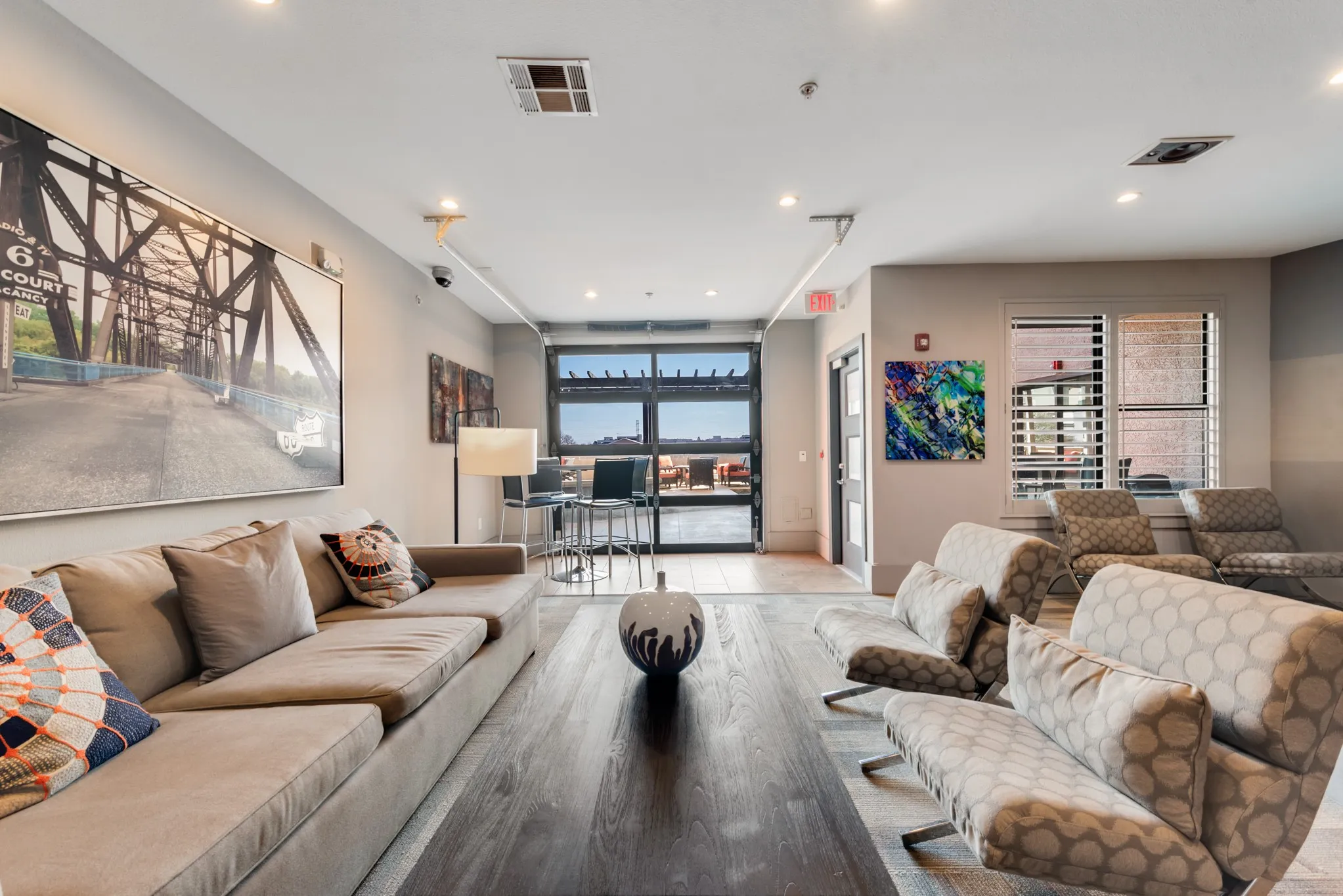 Condominium For Sale in Dallas County , 5609 Smu Boulevard 207, Dallas, Texas 75206, 2 Bedroom, 2 Bathroom, 1 Garage spaces, 1,025 Sqft, built in 2008, Preowned, mls#21249679, Real Estate Agent in Dallas, Homes For Sale in Dallas county, Homes For Sale in Dallas, Realtor in Dallas Texas, Real Estate Brokerage Independent Realty Texas, Luminita Cordes Realtor