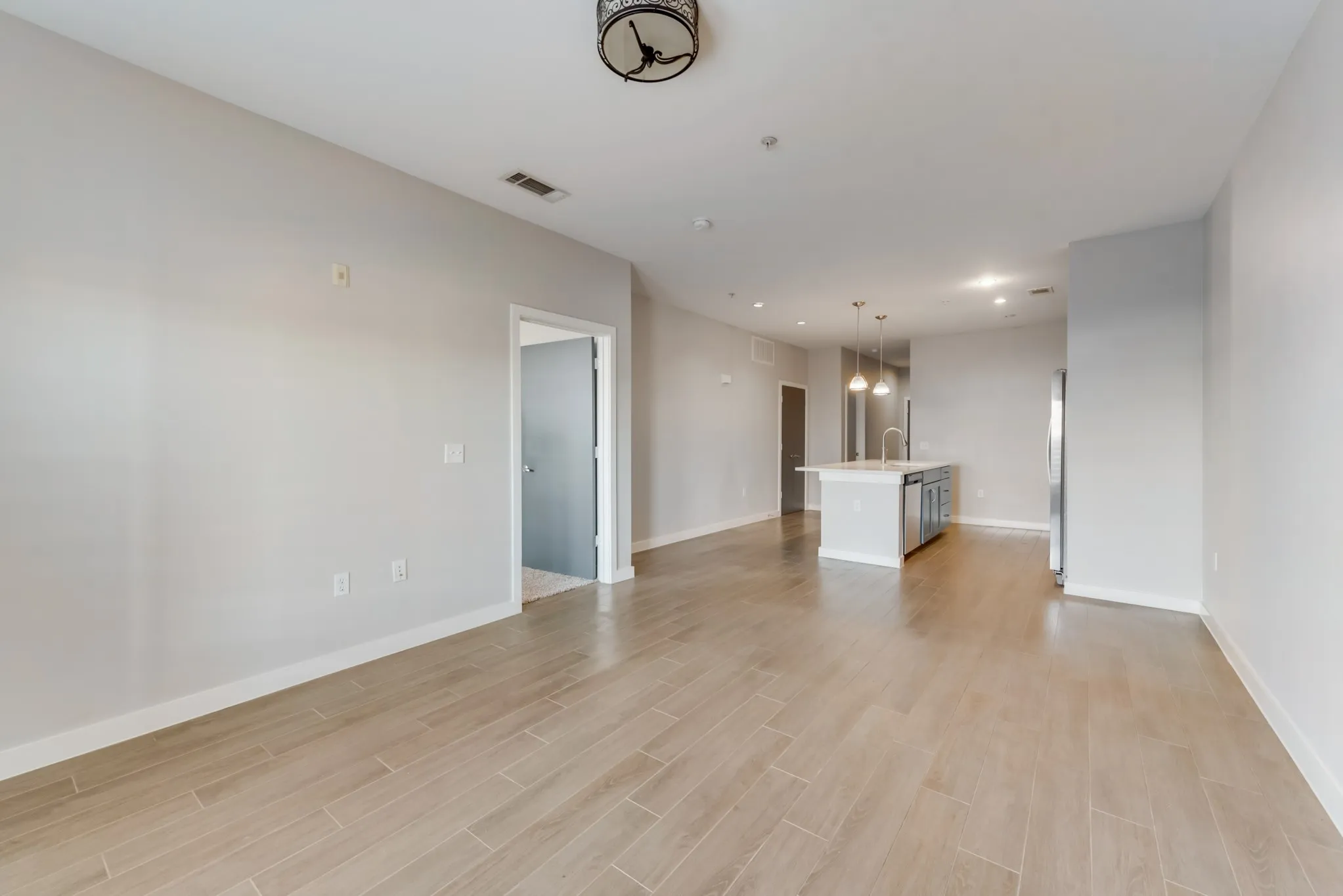 Condominium For Sale in Dallas County , 5609 Smu Boulevard 207, Dallas, Texas 75206, 2 Bedroom, 2 Bathroom, 1 Garage spaces, 1,025 Sqft, built in 2008, Preowned, mls#21249679, Real Estate Agent in Dallas, Homes For Sale in Dallas county, Homes For Sale in Dallas, Realtor in Dallas Texas, Real Estate Brokerage Independent Realty Texas, Luminita Cordes Realtor