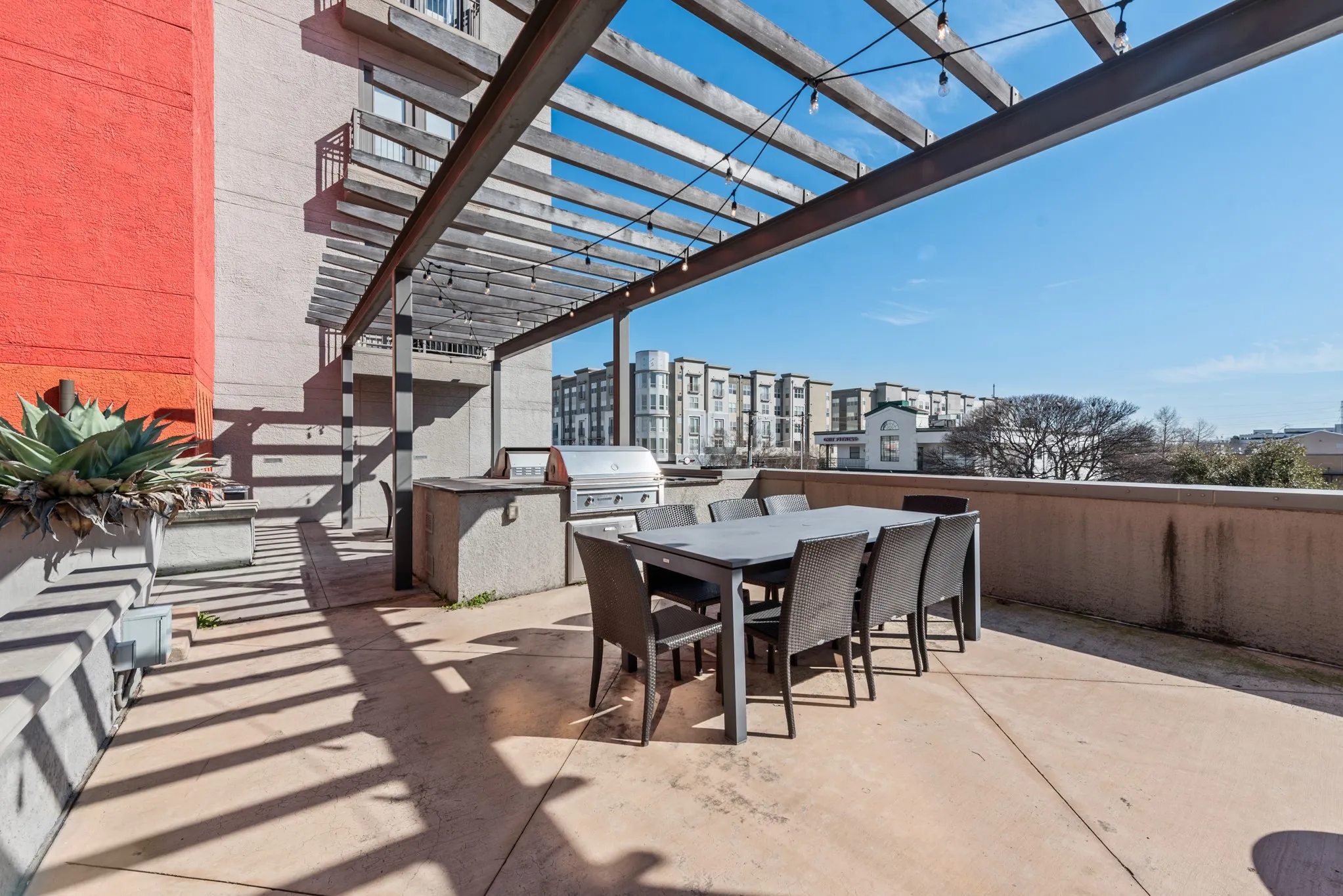 Condominium For Sale in Dallas County , 5609 Smu Boulevard 207, Dallas, Texas 75206, 2 Bedroom, 2 Bathroom, 1 Garage spaces, 1,025 Sqft, built in 2008, Preowned, mls#21249679, Real Estate Agent in Dallas, Homes For Sale in Dallas county, Homes For Sale in Dallas, Realtor in Dallas Texas, Real Estate Brokerage Independent Realty Texas, Luminita Cordes Realtor