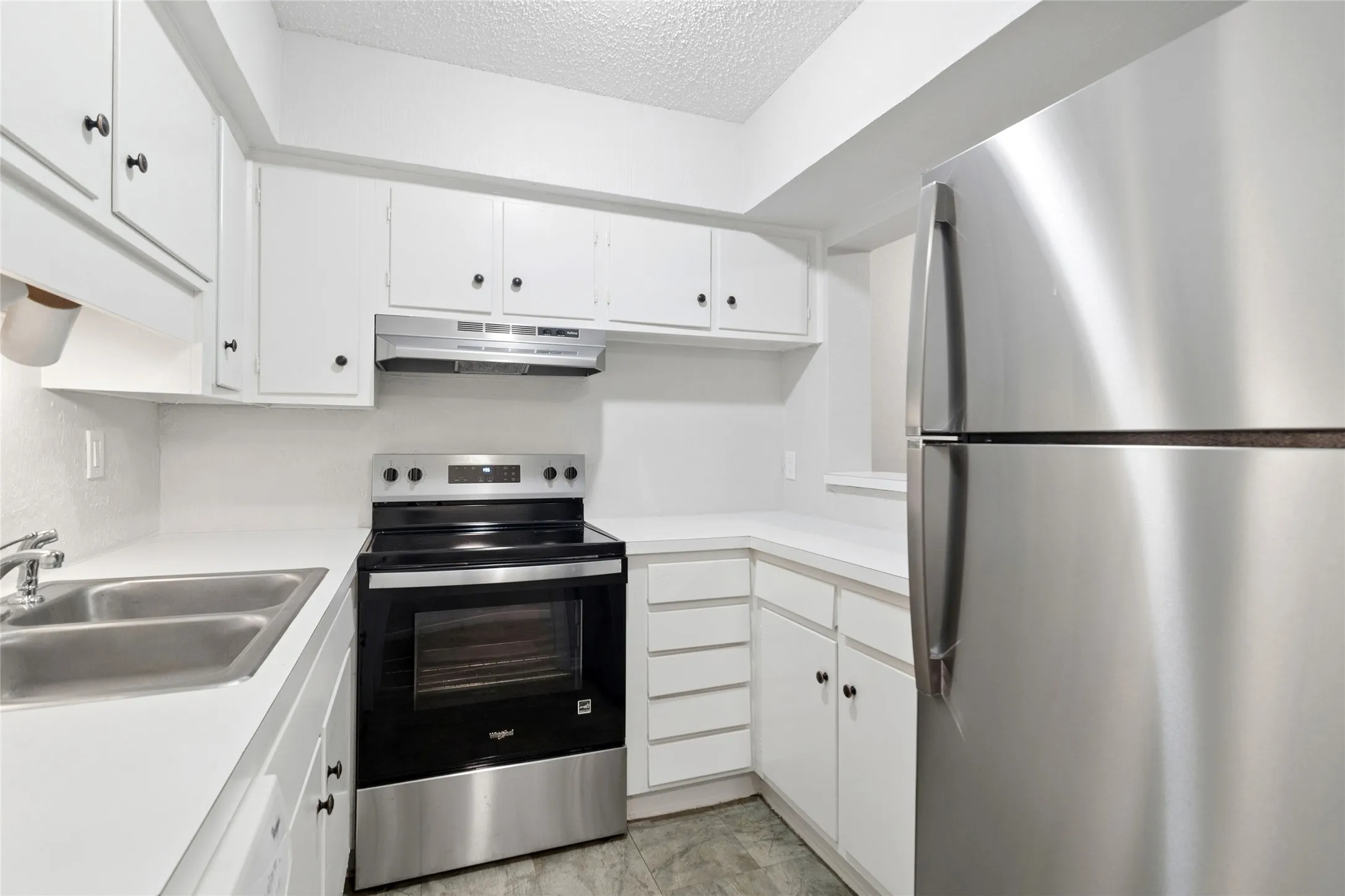 Condominium For Sale in Dallas County , 5311 Fleetwood Oaks Avenue 163, Dallas, Texas 75235, 1 Bedroom, 1 Bathroom, Garage spaces, 784 Sqft, built in 1964, Preowned, Price $155,000, mls#21236549, Real Estate Agent in Dallas, Homes For Sale in Dallas county, Homes For Sale in Dallas, Realtor in Dallas Texas, Real Estate Brokerage Independent Realty Texas, Luminita Cordes Realtor