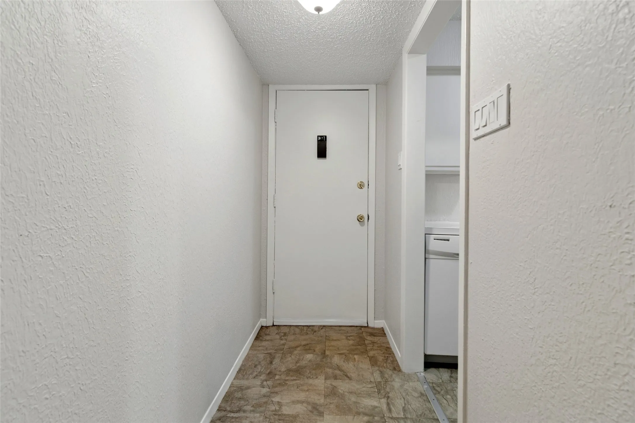 Condominium For Sale in Dallas County , 5311 Fleetwood Oaks Avenue 163, Dallas, Texas 75235, 1 Bedroom, 1 Bathroom, Garage spaces, 784 Sqft, built in 1964, Preowned, Price $155,000, mls#21236549, Real Estate Agent in Dallas, Homes For Sale in Dallas county, Homes For Sale in Dallas, Realtor in Dallas Texas, Real Estate Brokerage Independent Realty Texas, Luminita Cordes Realtor