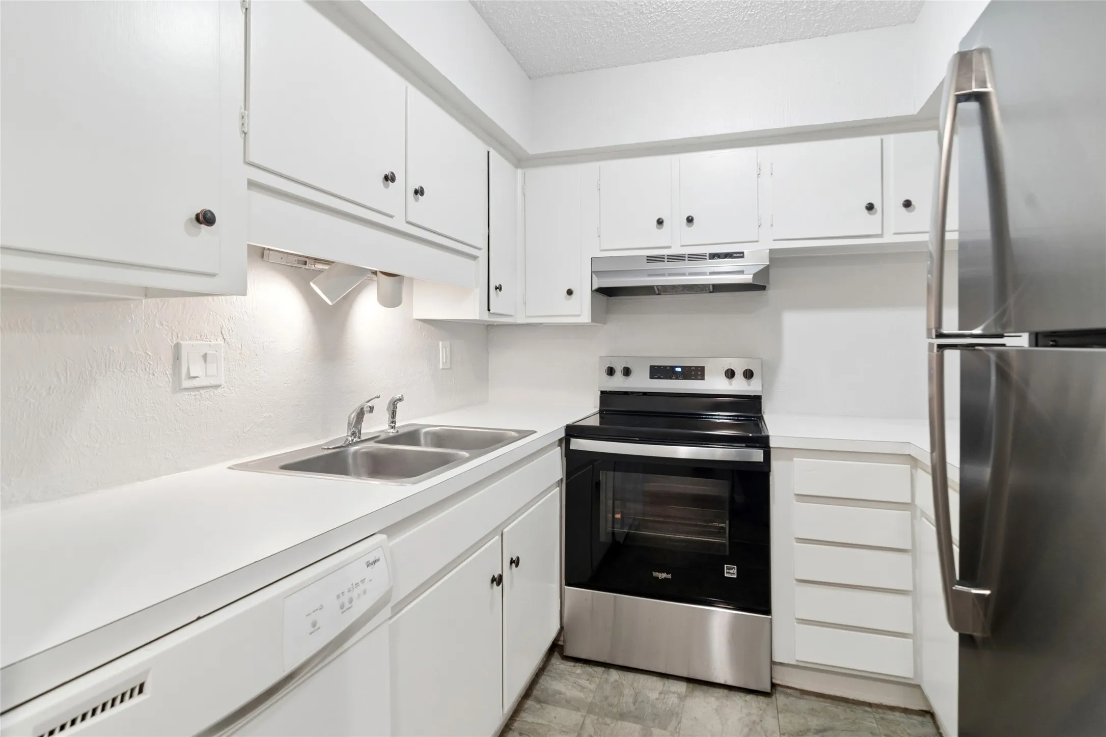Condominium For Sale in Dallas County , 5311 Fleetwood Oaks Avenue 163, Dallas, Texas 75235, 1 Bedroom, 1 Bathroom, Garage spaces, 784 Sqft, built in 1964, Preowned, Price $155,000, mls#21236549, Real Estate Agent in Dallas, Homes For Sale in Dallas county, Homes For Sale in Dallas, Realtor in Dallas Texas, Real Estate Brokerage Independent Realty Texas, Luminita Cordes Realtor
