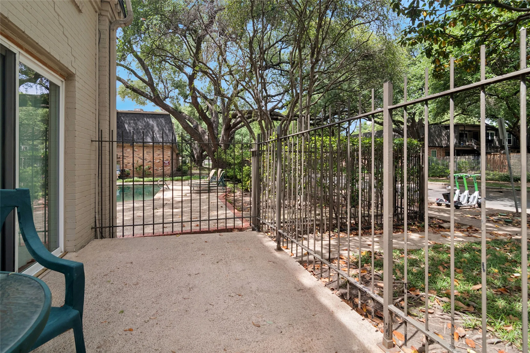 Condominium For Sale in Dallas County , 5311 Fleetwood Oaks Avenue 163, Dallas, Texas 75235, 1 Bedroom, 1 Bathroom, Garage spaces, 784 Sqft, built in 1964, Preowned, Price $155,000, mls#21236549, Real Estate Agent in Dallas, Homes For Sale in Dallas county, Homes For Sale in Dallas, Realtor in Dallas Texas, Real Estate Brokerage Independent Realty Texas, Luminita Cordes Realtor
