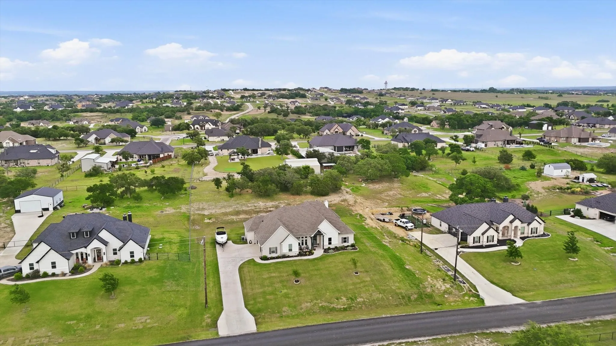 Single Family Residence For Sale in Parker County , 200 Finney Drive, Weatherford, Texas 76085, 4 Bedroom, 3 Bathroom, 3 Garage spaces, 2,644 Sqft, built in 2021, mls#21248029, Real Estate Agent in Weatherford, Homes For Sale in Parker county, Homes For Sale in Weatherford, Realtor in Weatherford Texas, Real Estate Brokerage Independent Realty Texas, Luminita Cordes Realtor