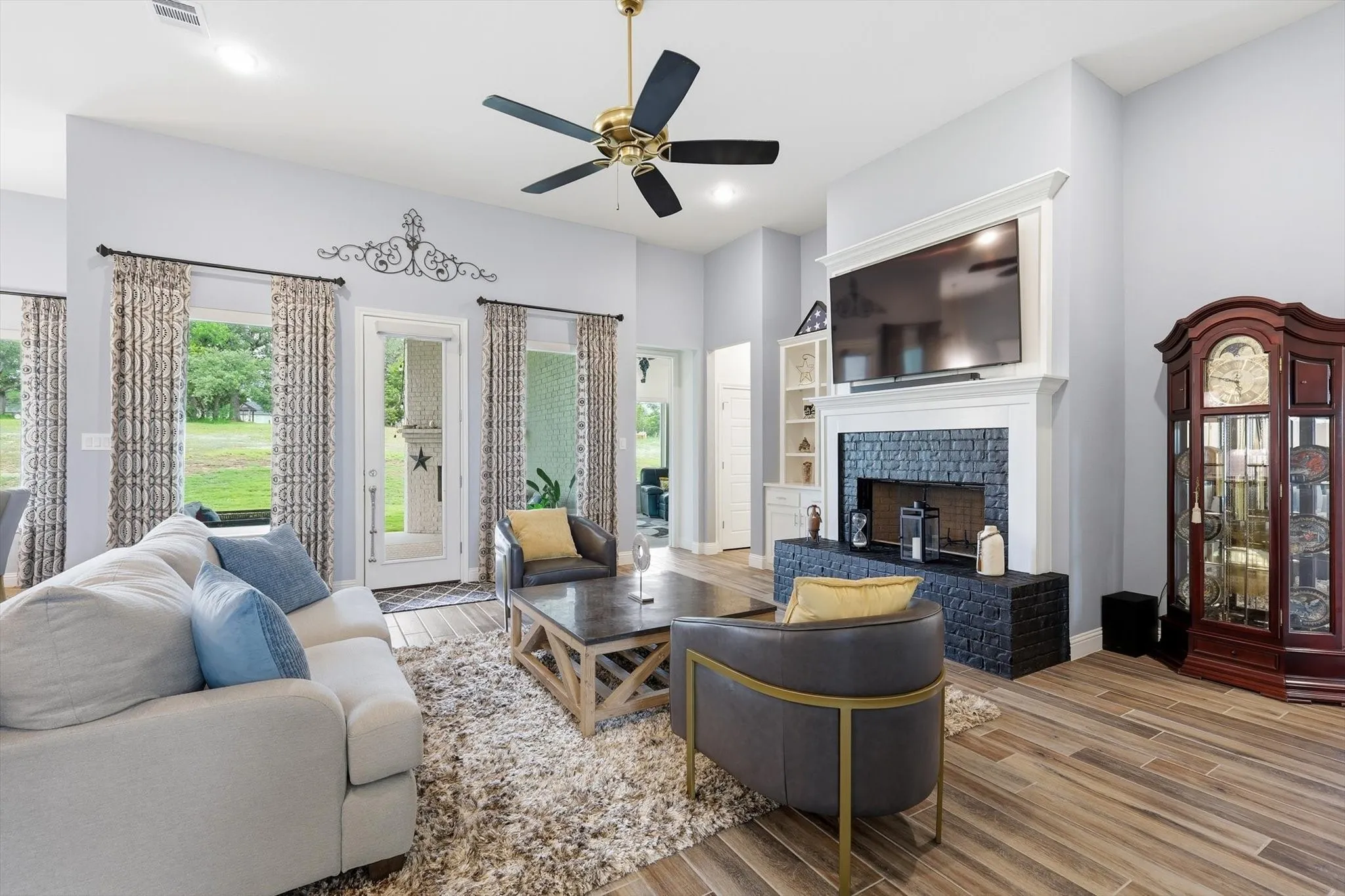 Single Family Residence For Sale in Parker County , 200 Finney Drive, Weatherford, Texas 76085, 4 Bedroom, 3 Bathroom, 3 Garage spaces, 2,644 Sqft, built in 2021, mls#21248029, Real Estate Agent in Weatherford, Homes For Sale in Parker county, Homes For Sale in Weatherford, Realtor in Weatherford Texas, Real Estate Brokerage Independent Realty Texas, Luminita Cordes Realtor