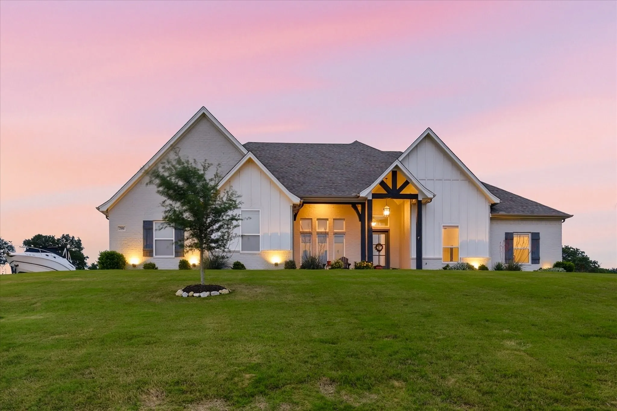 Single Family Residence For Sale in Parker County , 200 Finney Drive, Weatherford, Texas 76085, 4 Bedroom, 3 Bathroom, 3 Garage spaces, 2,644 Sqft, built in 2021, mls#21248029, Real Estate Agent in Weatherford, Homes For Sale in Parker county, Homes For Sale in Weatherford, Realtor in Weatherford Texas, Real Estate Brokerage Independent Realty Texas, Luminita Cordes Realtor