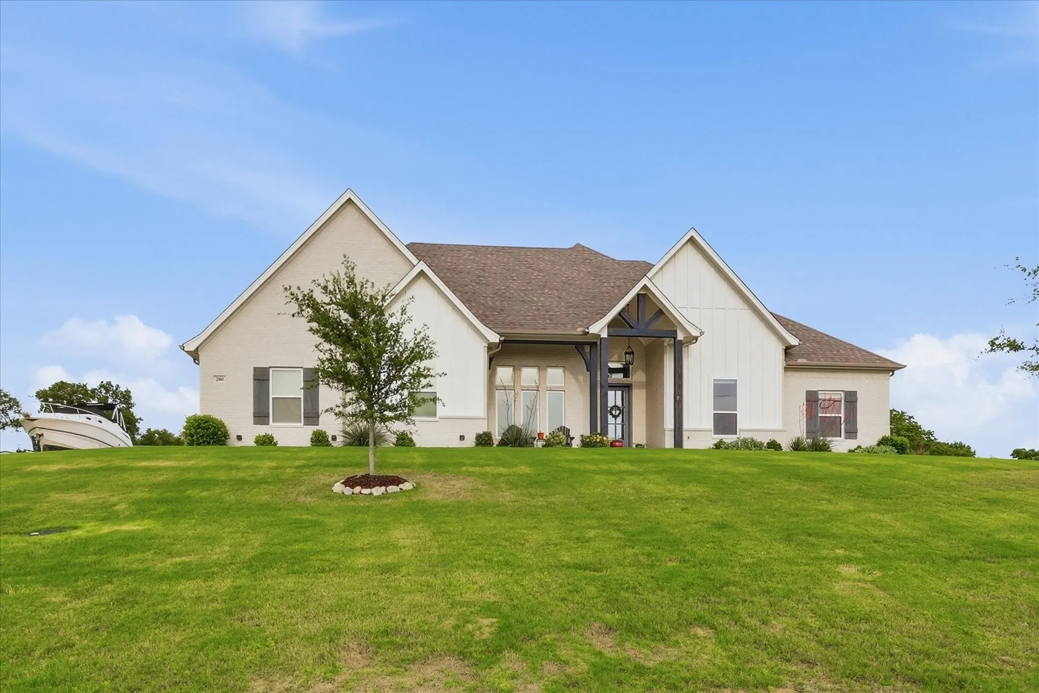 Single Family Residence For Sale in Parker County , 200 Finney Drive, Weatherford, Texas 76085, 4 Bedroom, 3 Bathroom, 3 Garage spaces, 2,644 Sqft, built in 2021, mls#21248029, Real Estate Agent in Weatherford, Homes For Sale in Parker county, Homes For Sale in Weatherford, Realtor in Weatherford Texas, Real Estate Brokerage Independent Realty Texas, Luminita Cordes Realtor